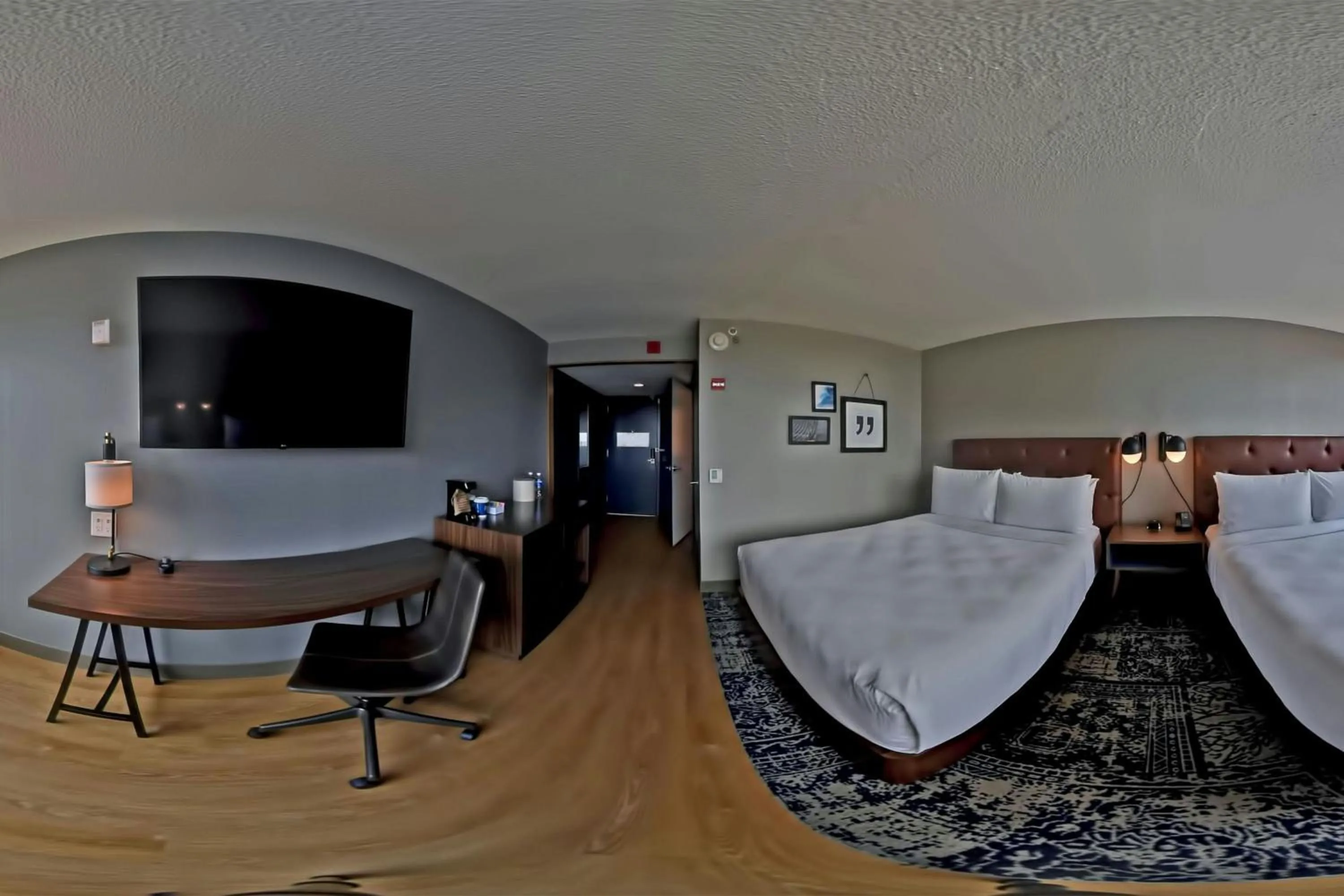 Photo of the whole room, Bed in Four Points by Sheraton Boston Newton