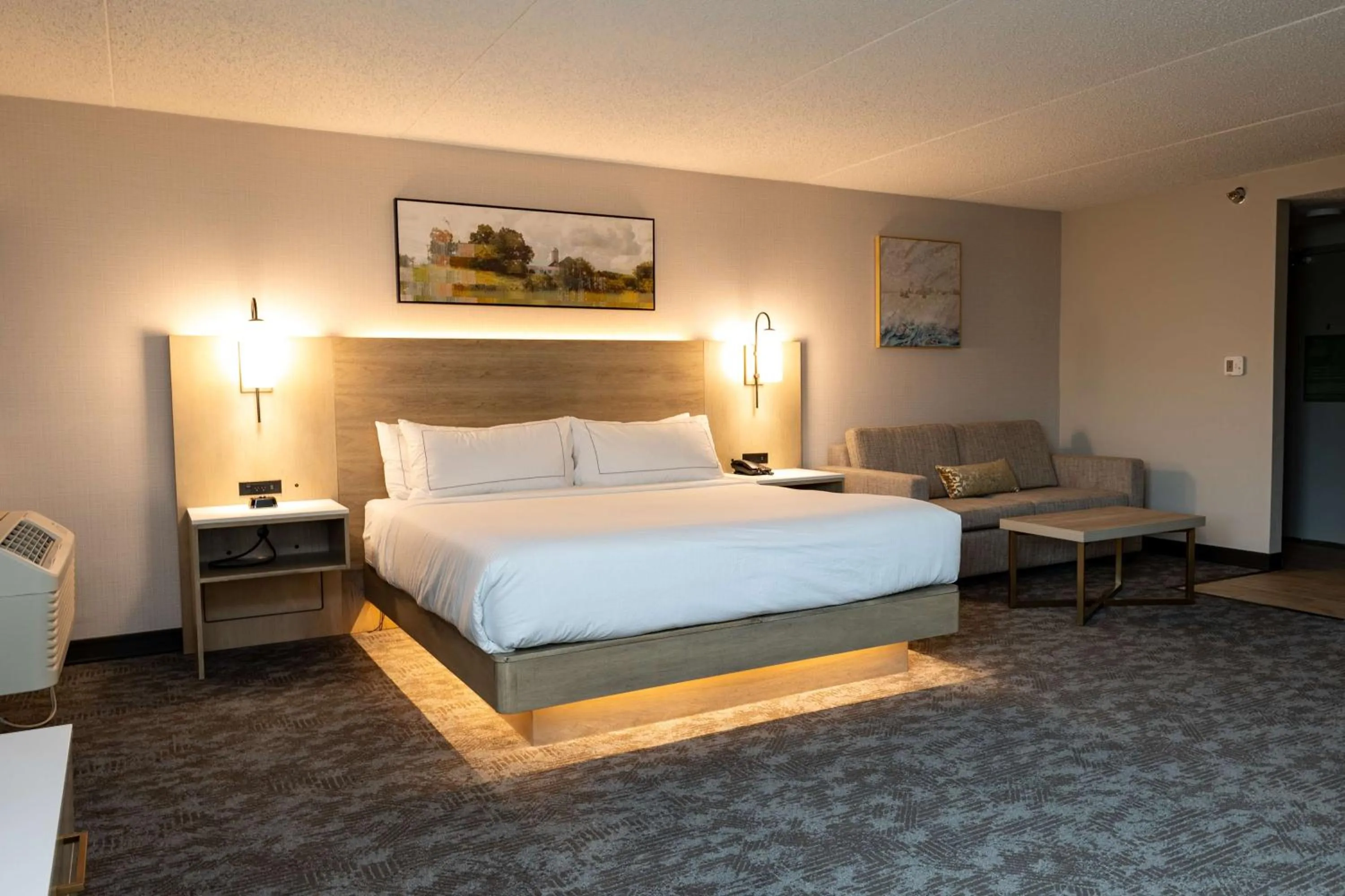 Bed in Holiday Inn Austin Conference Center, an IHG Hotel