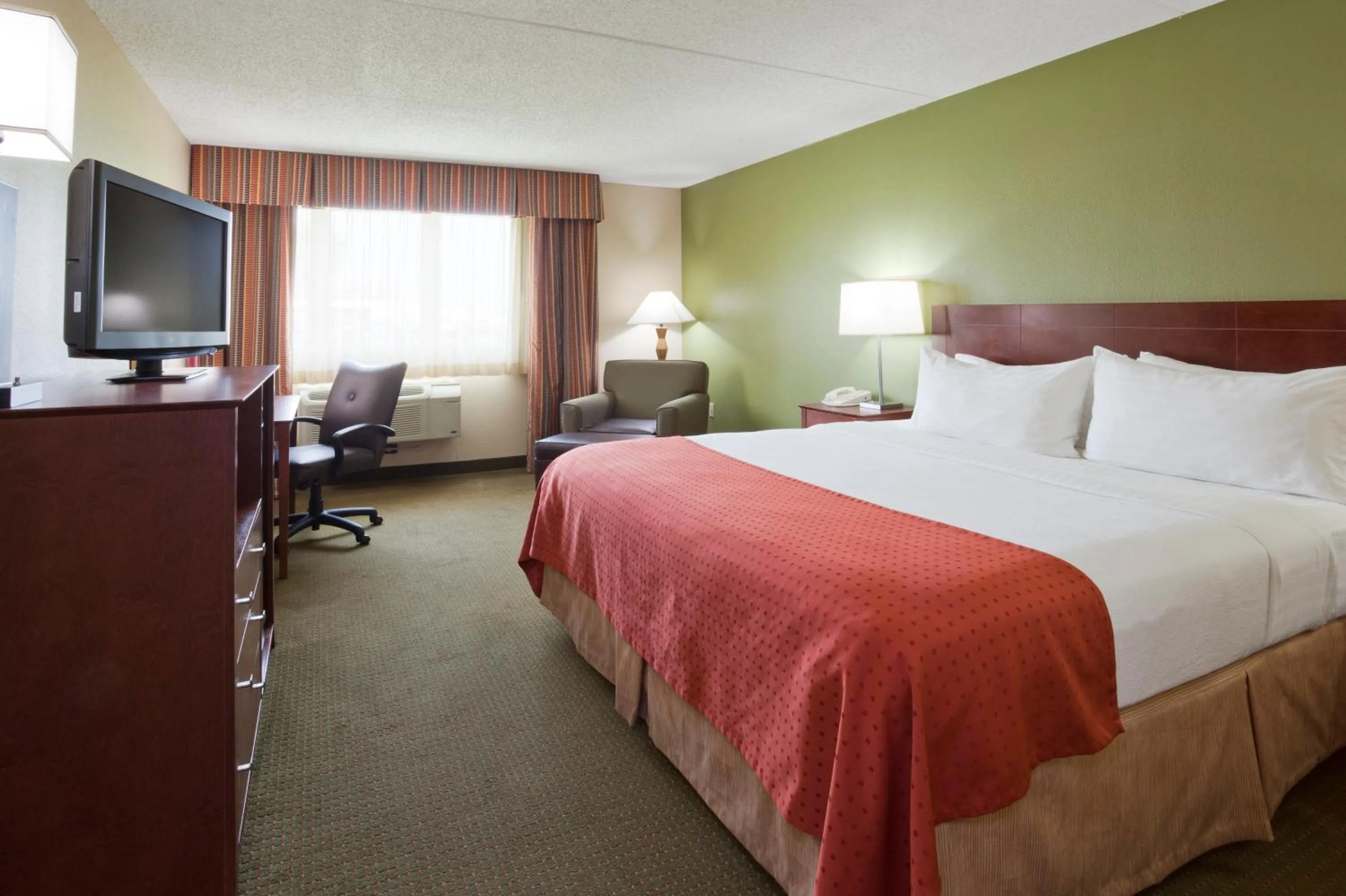 Photo of the whole room, Bed in Holiday Inn Austin Conference Center, an IHG Hotel