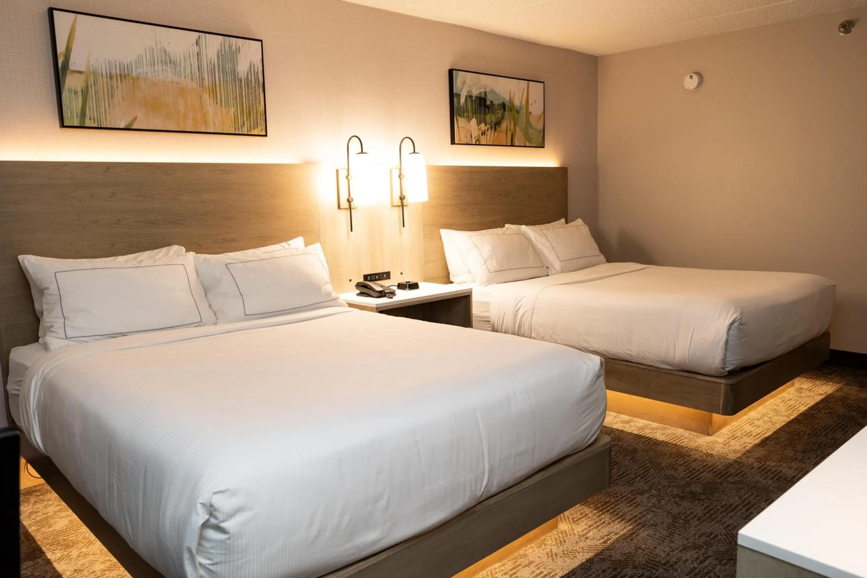 Bed in DoubleTree by Hilton Austin, MN