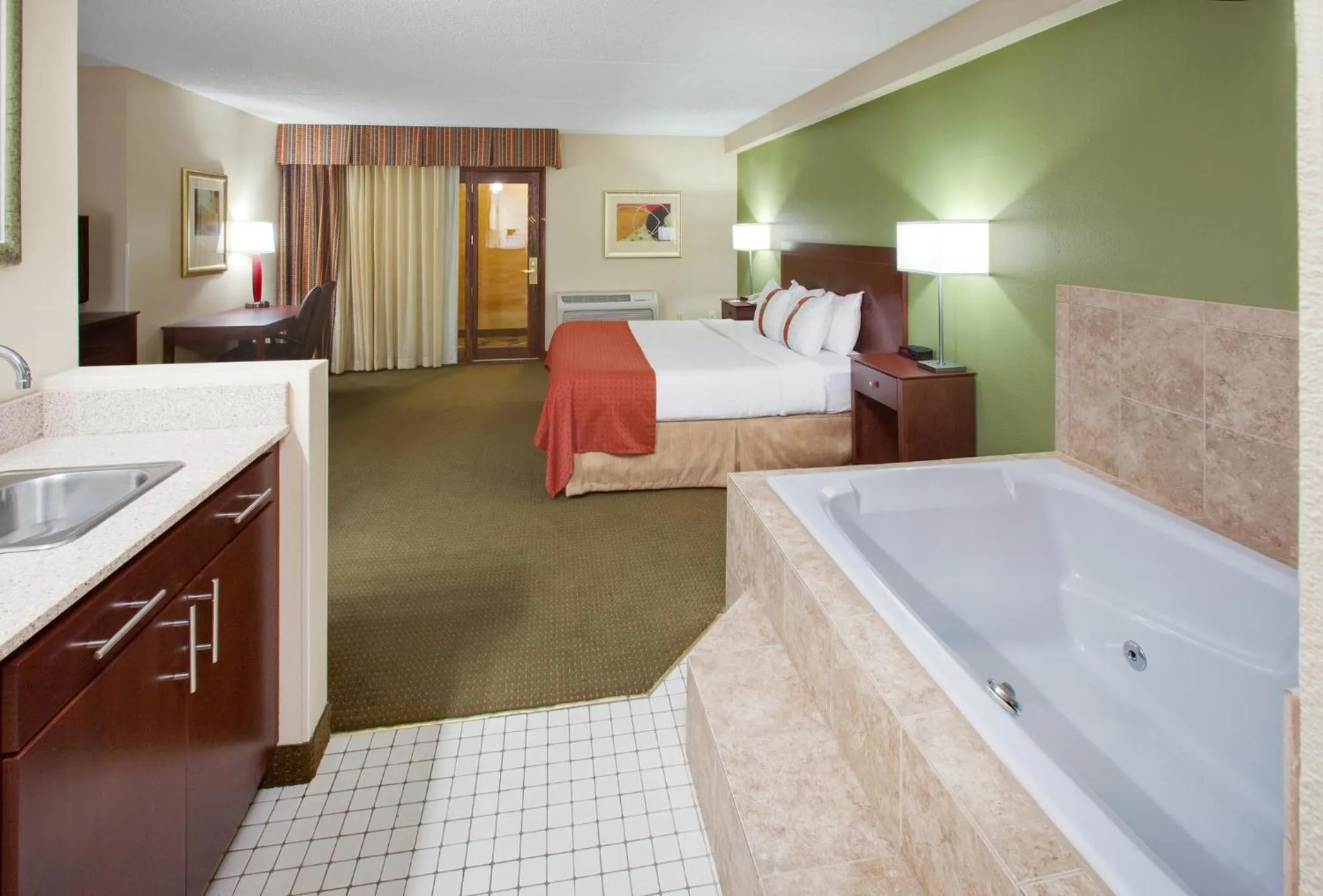 Photo of the whole room, Bed in Holiday Inn Austin Conference Center, an IHG Hotel
