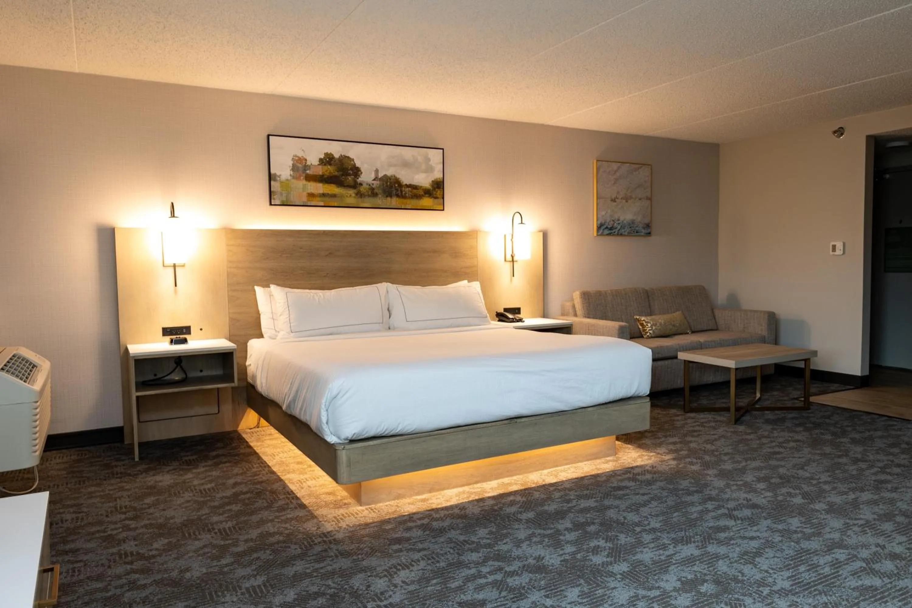 Bed in DoubleTree by Hilton Austin, MN