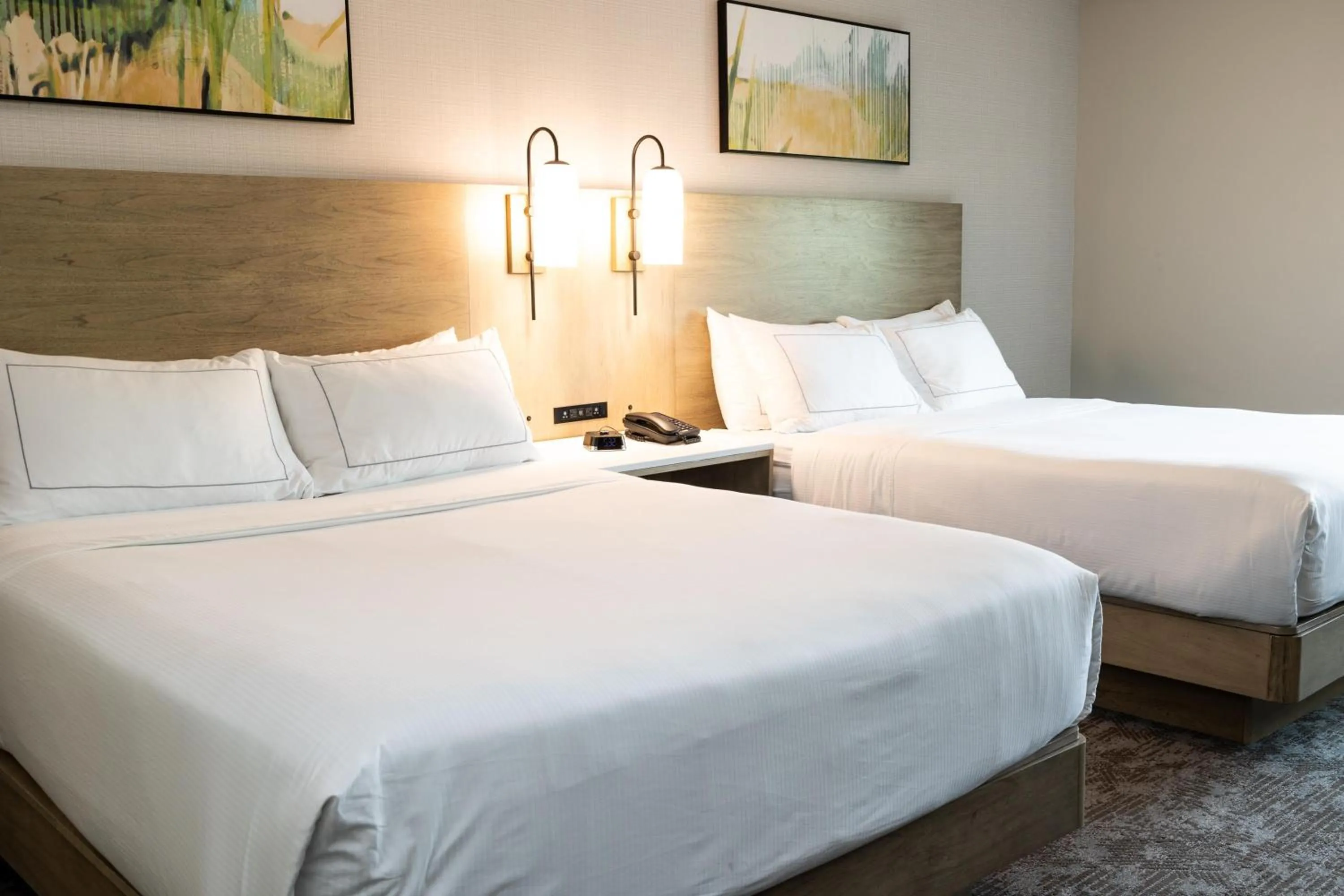 Bed in DoubleTree by Hilton Austin, MN