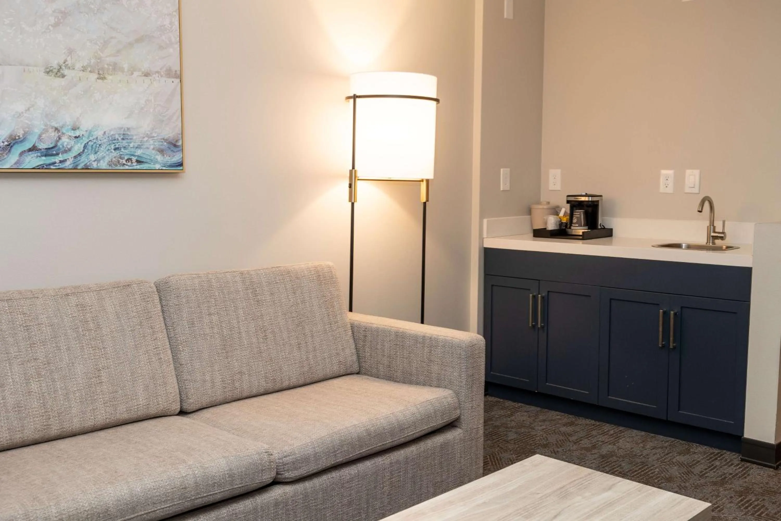 Living room in Holiday Inn Austin Conference Center, an IHG Hotel