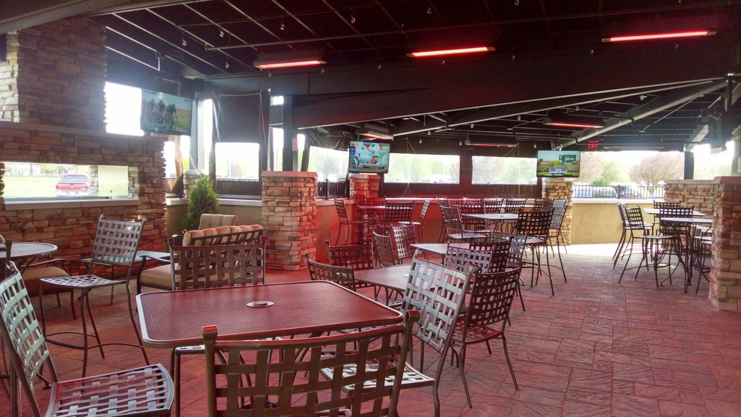 Lounge or bar in Holiday Inn Austin Conference Center, an IHG Hotel