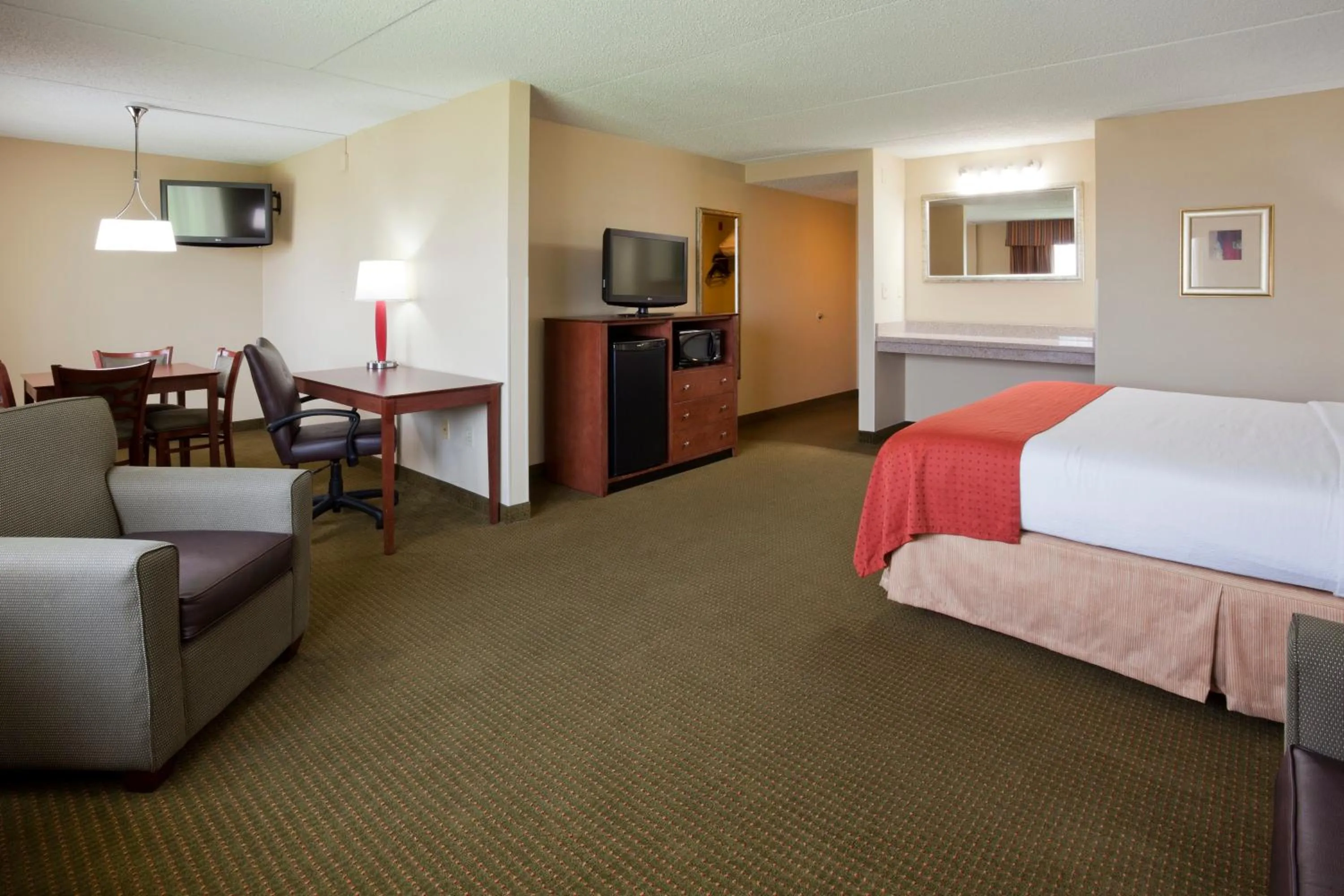 Photo of the whole room, Bed in Holiday Inn Austin Conference Center, an IHG Hotel