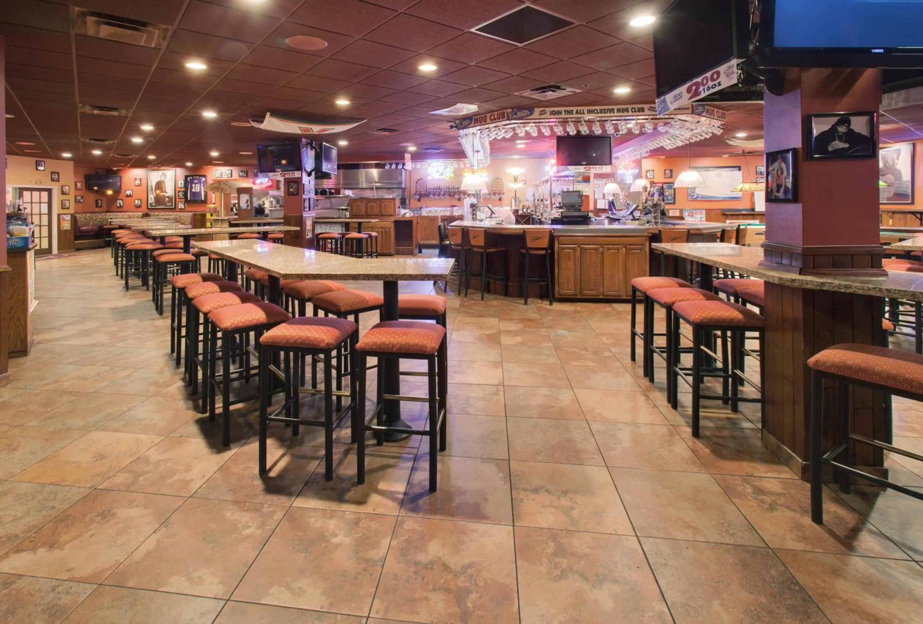 Lounge or bar in Holiday Inn Austin Conference Center, an IHG Hotel