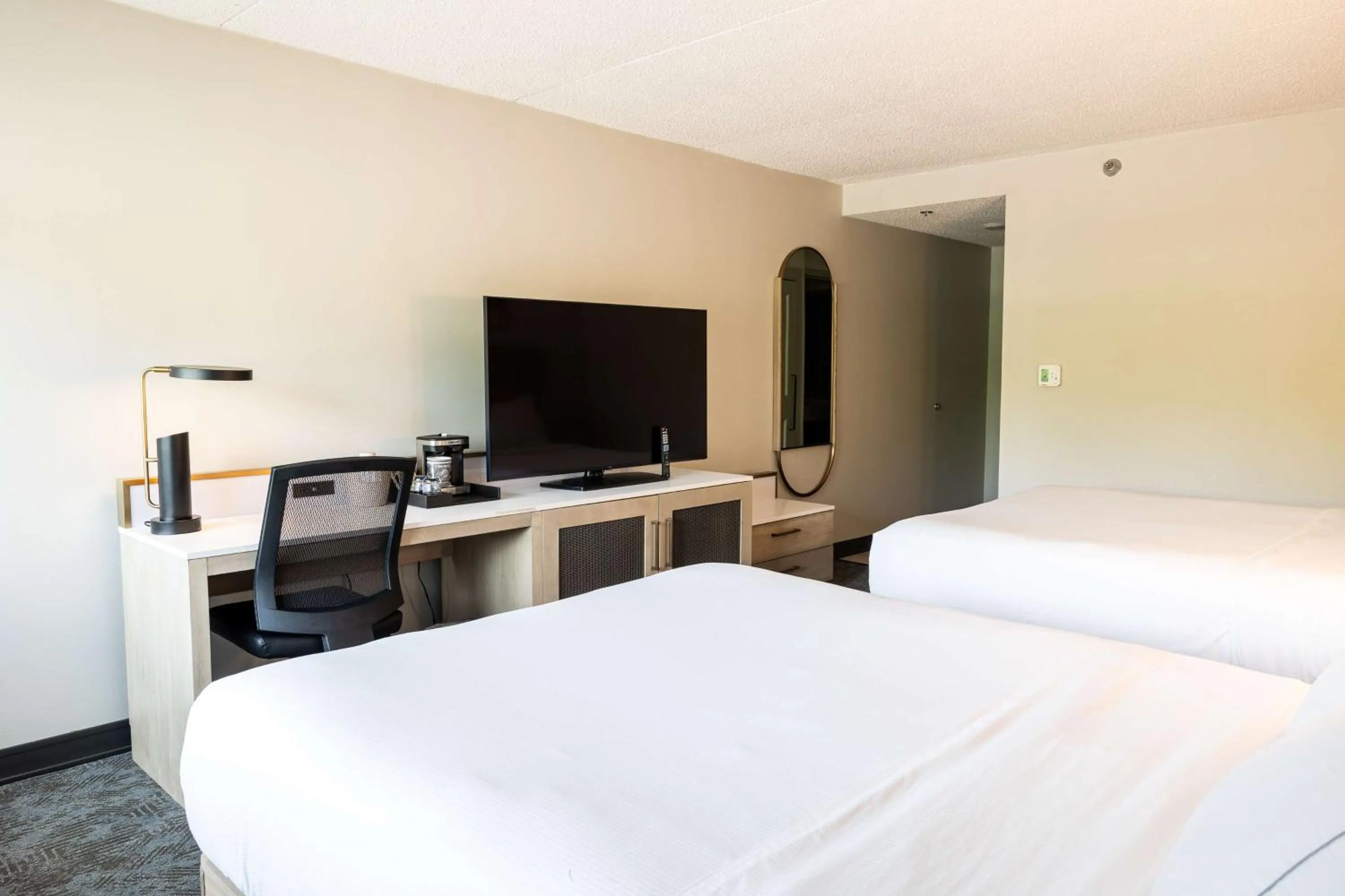 Bedroom, Bed in Holiday Inn Austin Conference Center, an IHG Hotel