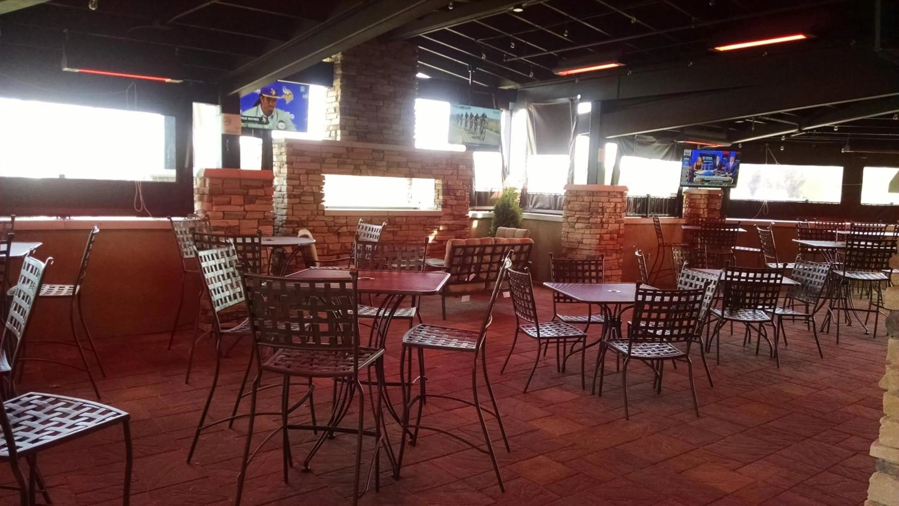 Lounge or bar in Holiday Inn Austin Conference Center, an IHG Hotel
