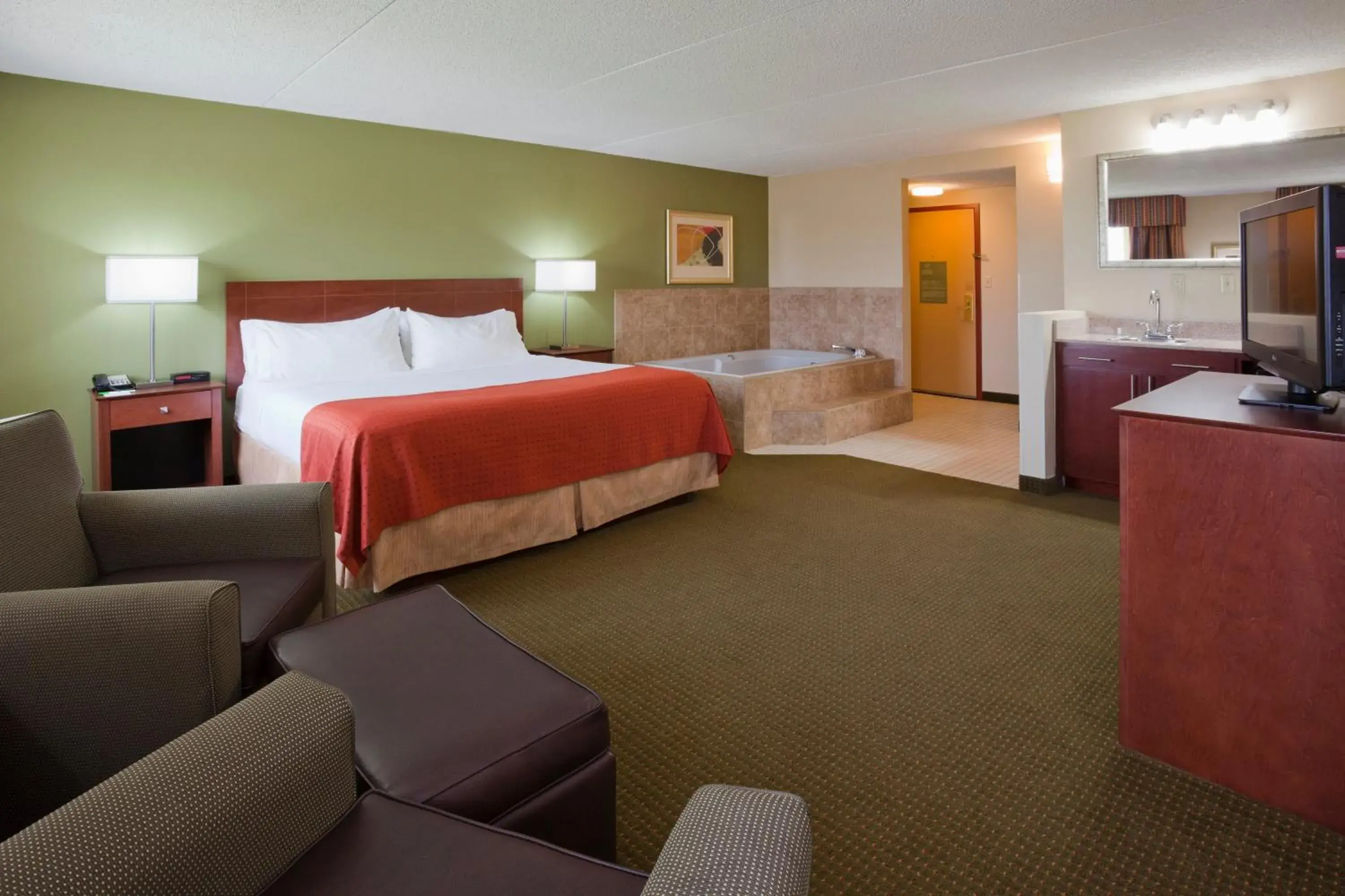 King Suite with Spa Bath in DoubleTree by Hilton Austin, MN King Suite with Spa Bath in DoubleTree by Hilton Austin, MN