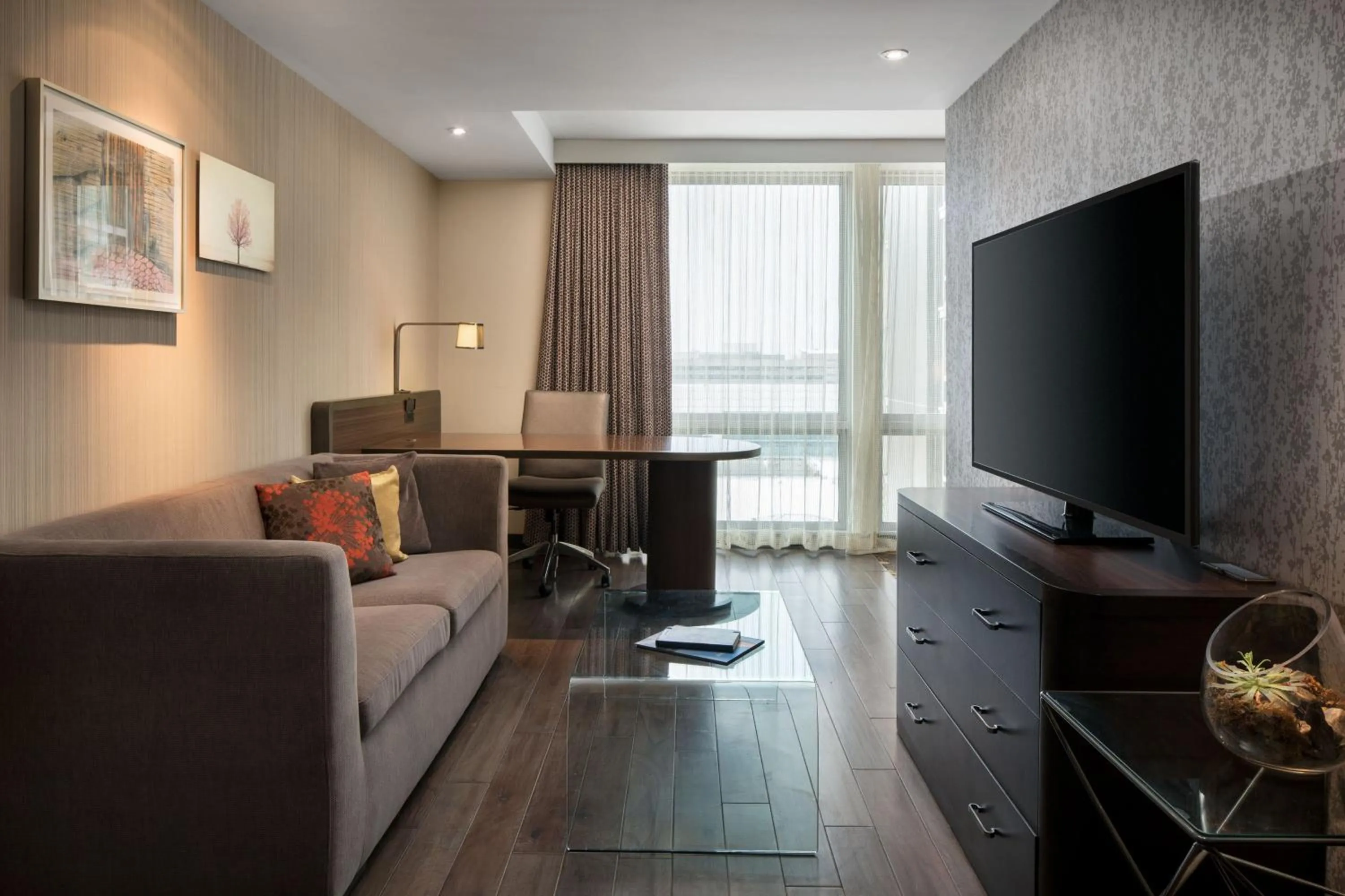 Living room in The Westin Cleveland Downtown