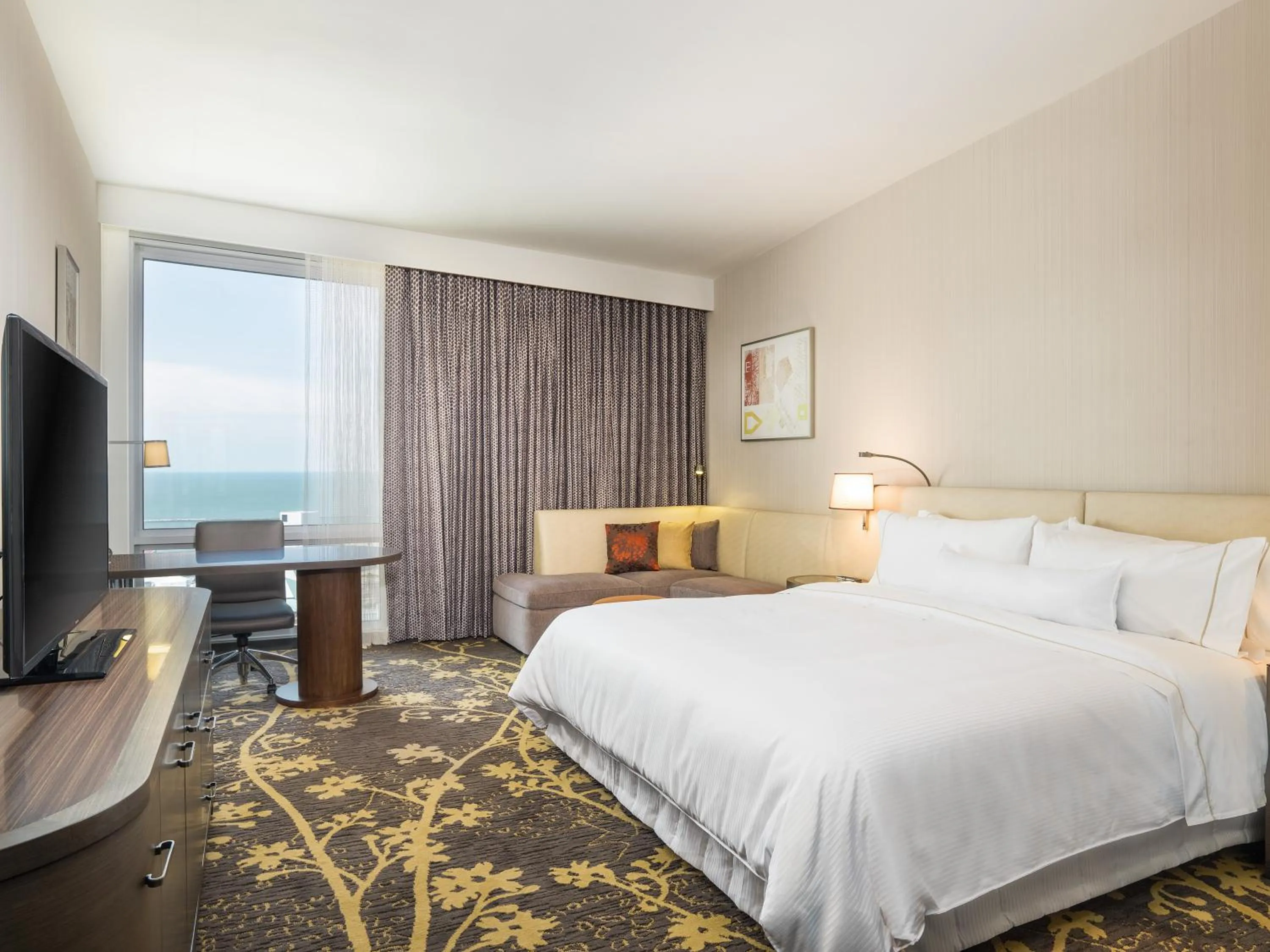 Property building, Bed in The Westin Cleveland Downtown