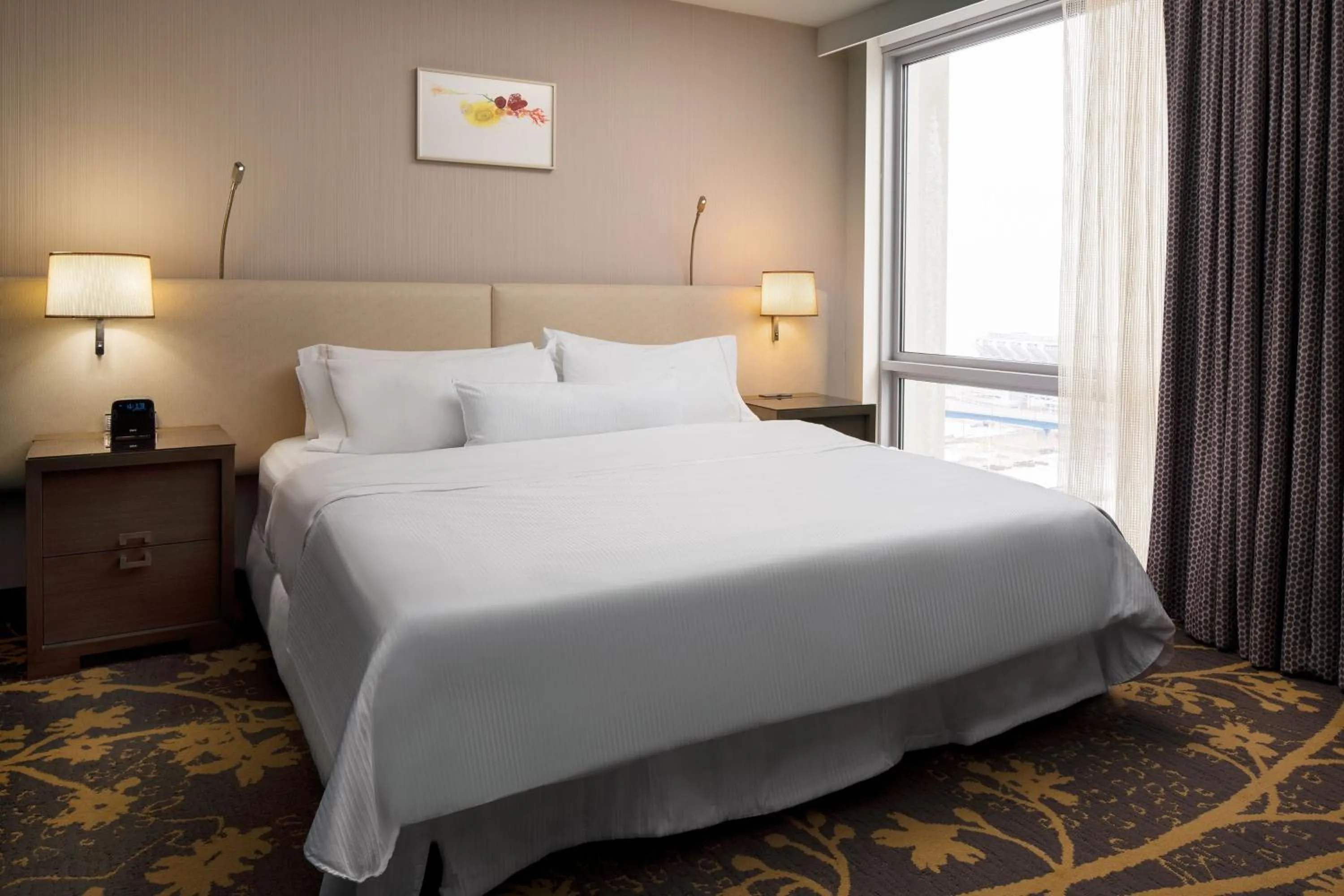 Photo of the whole room, Bed in The Westin Cleveland Downtown