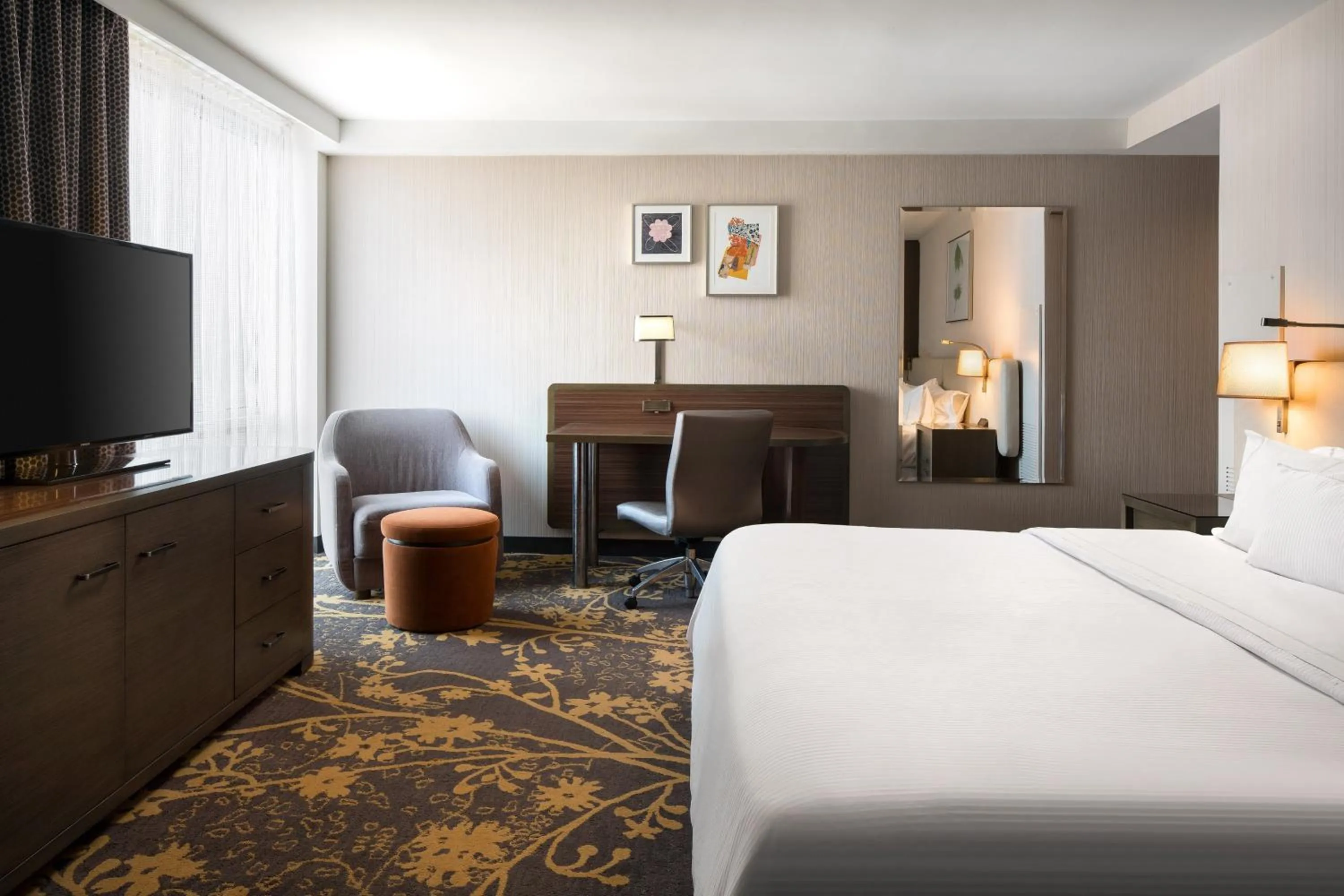 Photo of the whole room, Bed in The Westin Cleveland Downtown