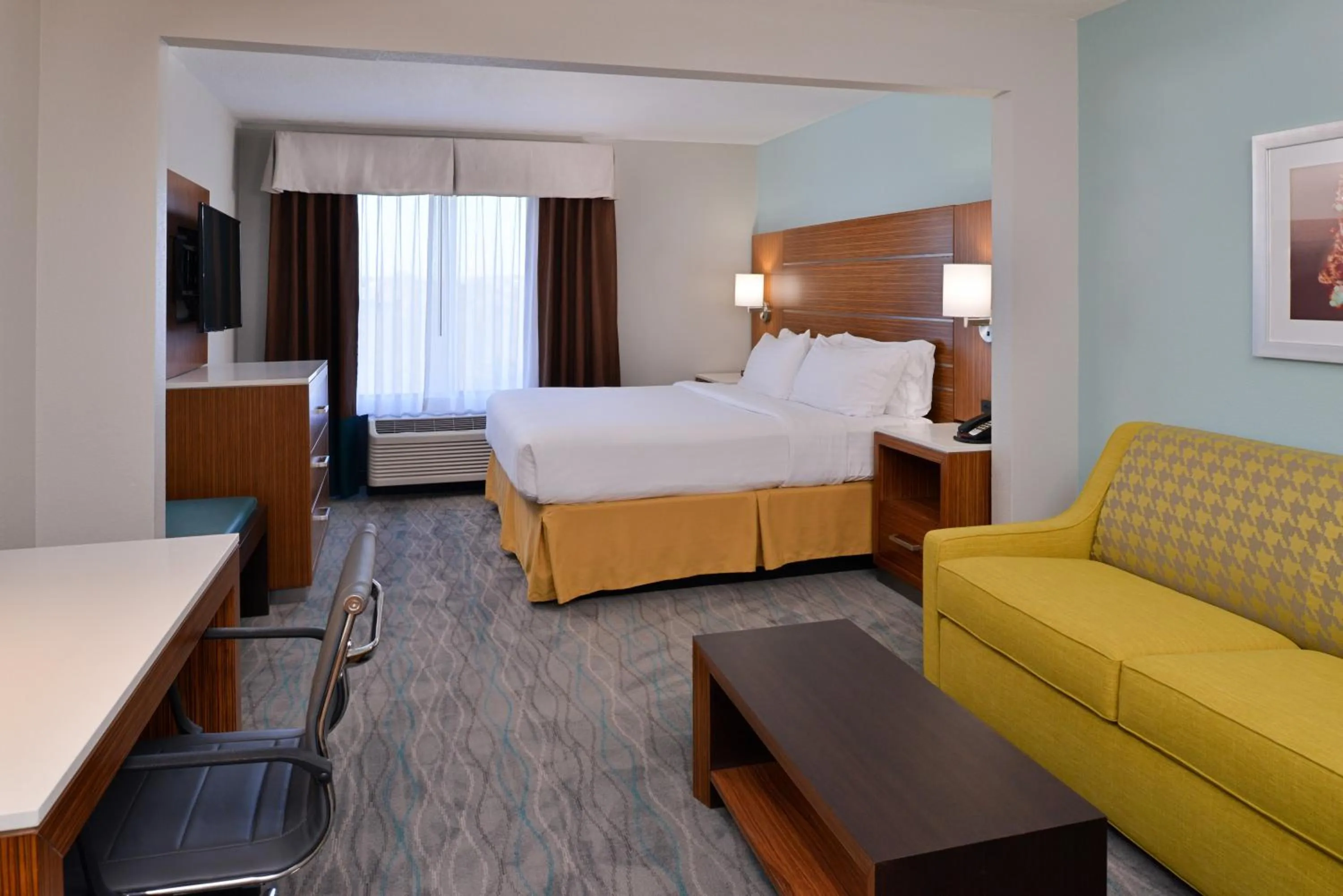 Photo of the whole room, Bed in Holiday Inn Express & Suites Austin North Central by IHG