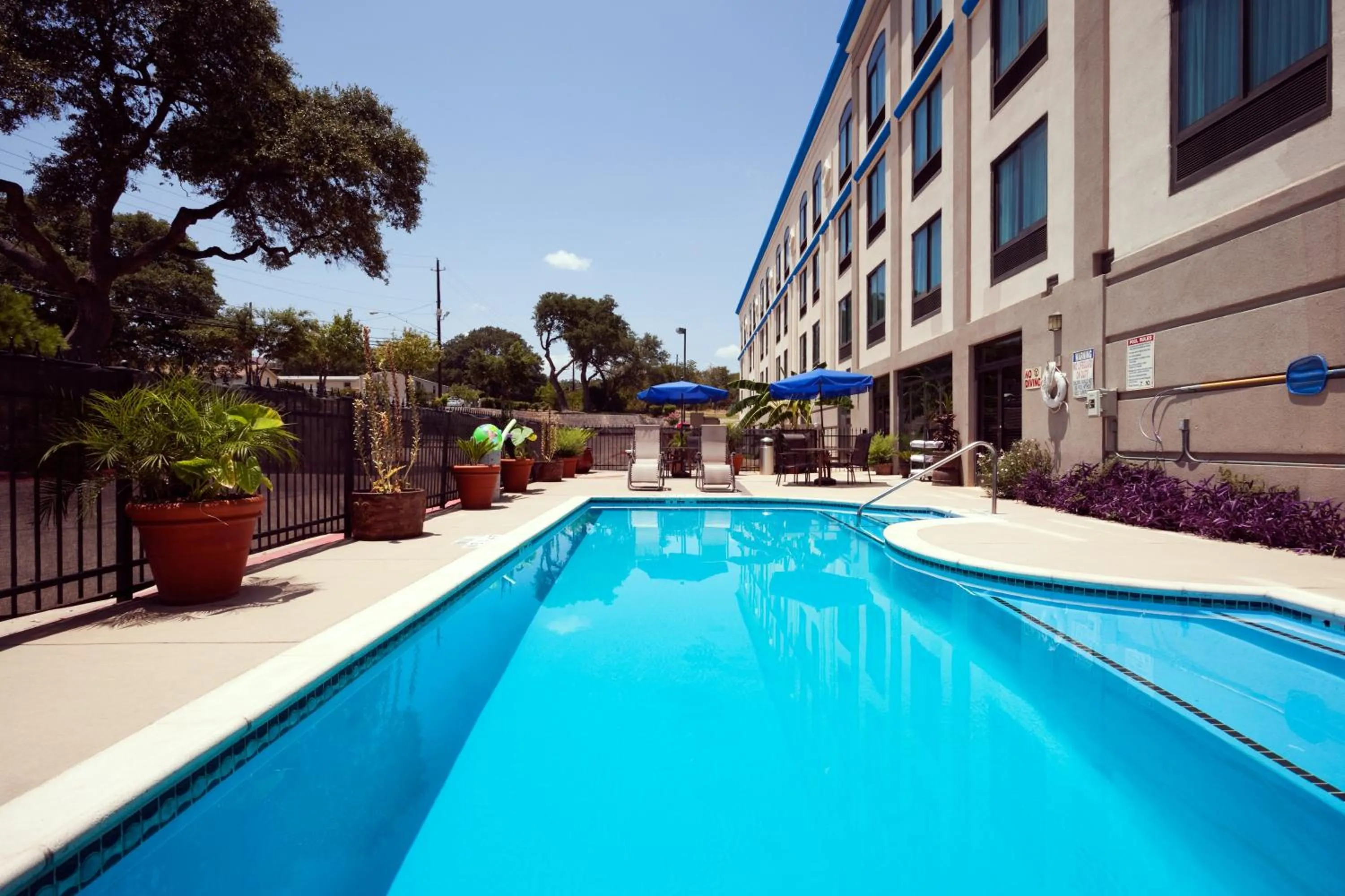 Swimming pool in Holiday Inn Express & Suites Austin North Central by IHG