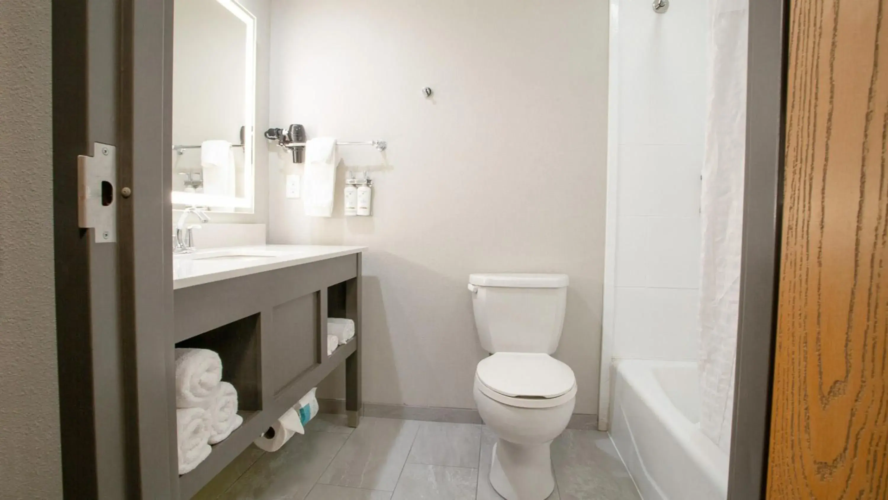 Standard Room in Holiday Inn Midland by IHG Standard Room in Holiday Inn Midland by IHG