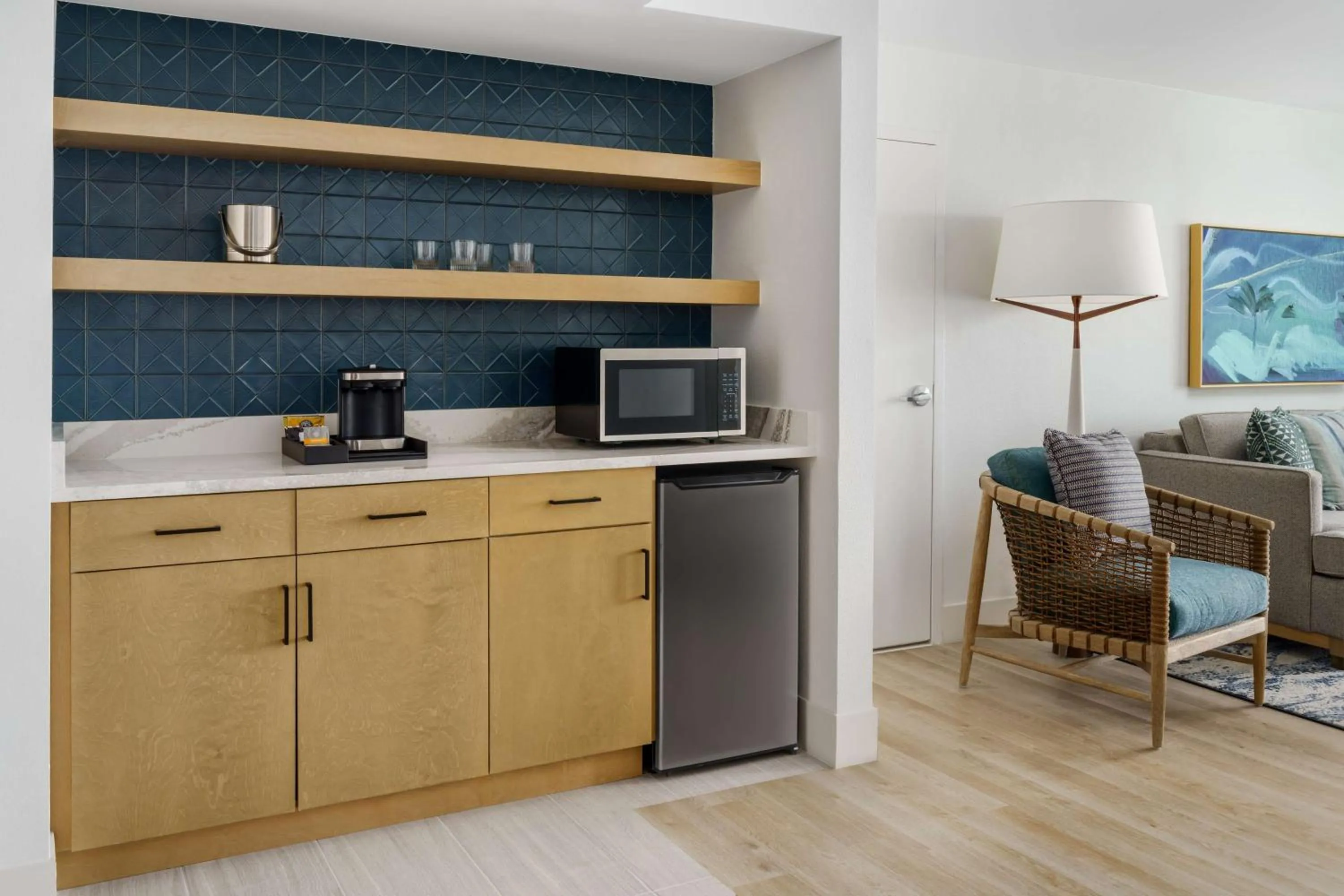 Kitchen or kitchenette in DoubleTree Beach Resort by Hilton Tampa Bay – North Redington Beach