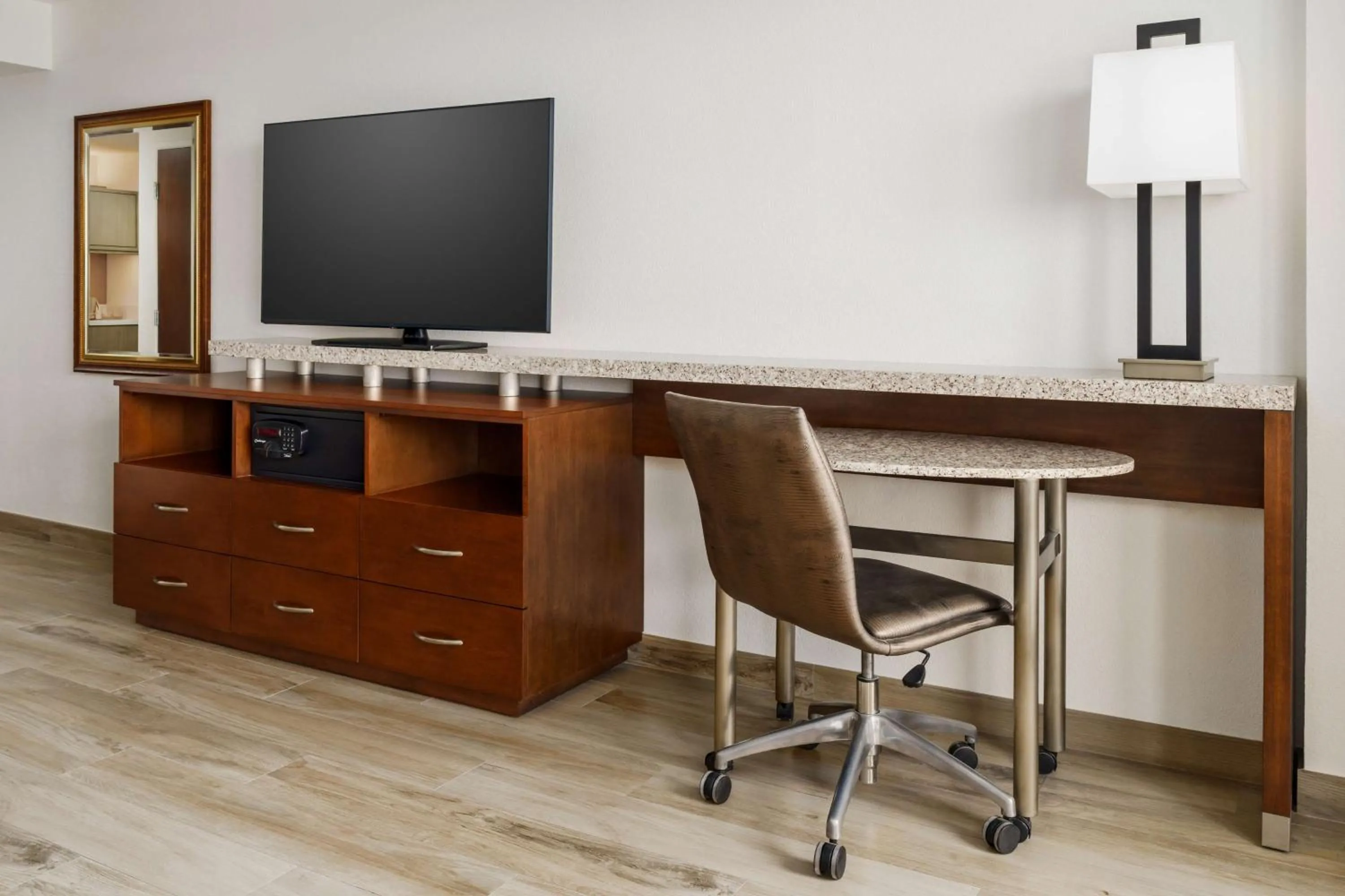 Bedroom in DoubleTree Beach Resort by Hilton Tampa Bay – North Redington Beach