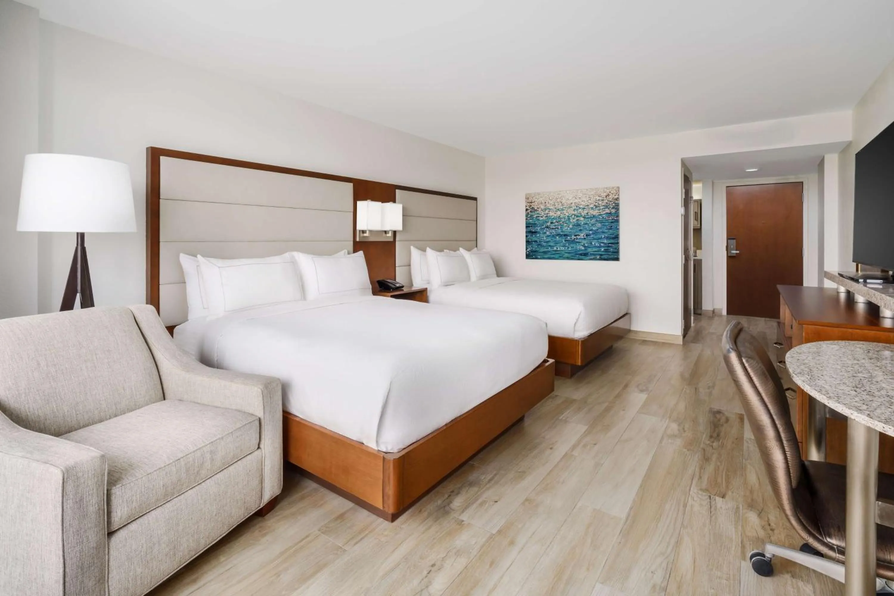 Bed in DoubleTree Beach Resort by Hilton Tampa Bay – North Redington Beach