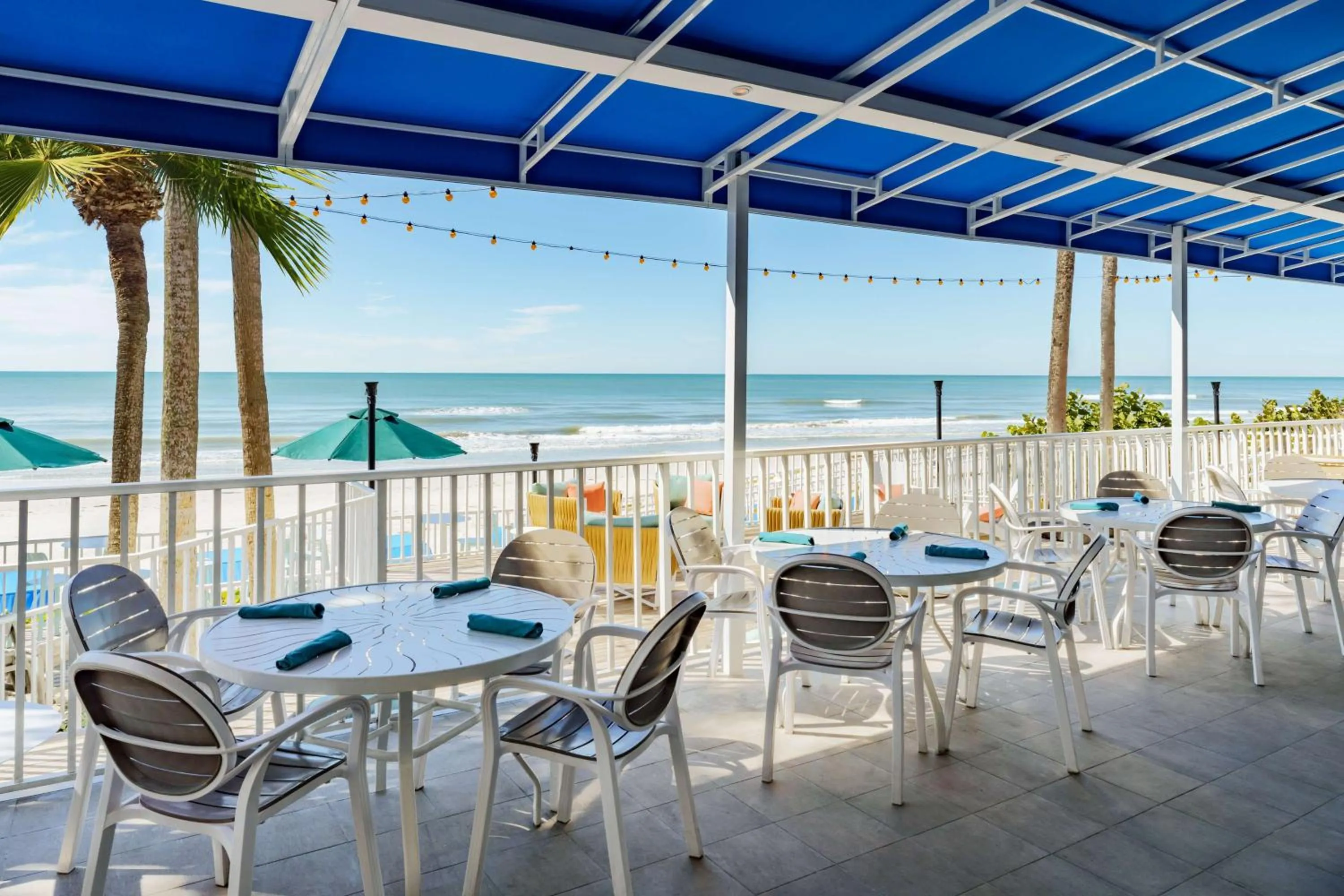 Restaurant/places to eat in DoubleTree Beach Resort by Hilton Tampa Bay – North Redington Beach