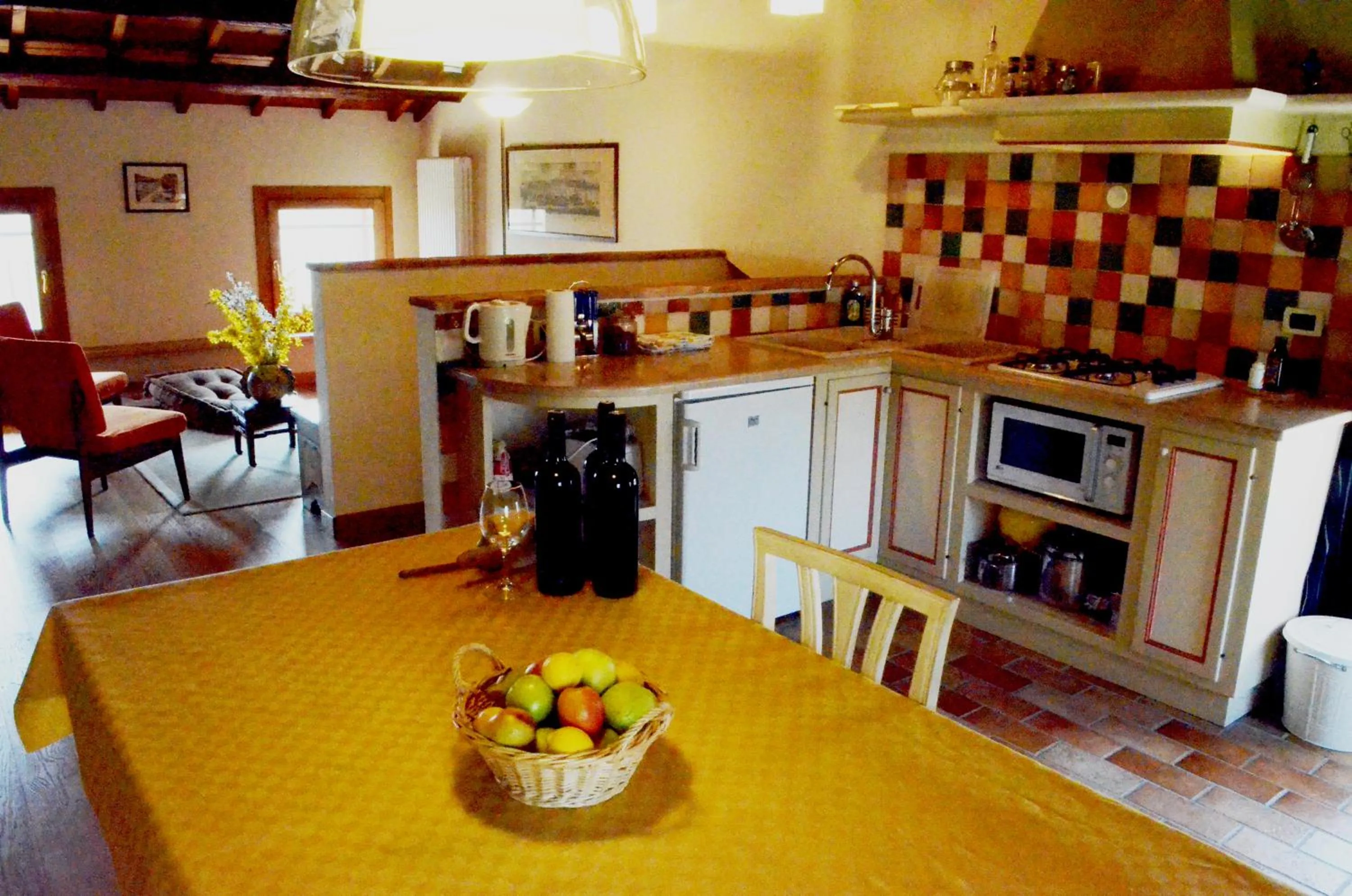 Communal kitchen in agriturismo Cà Roer