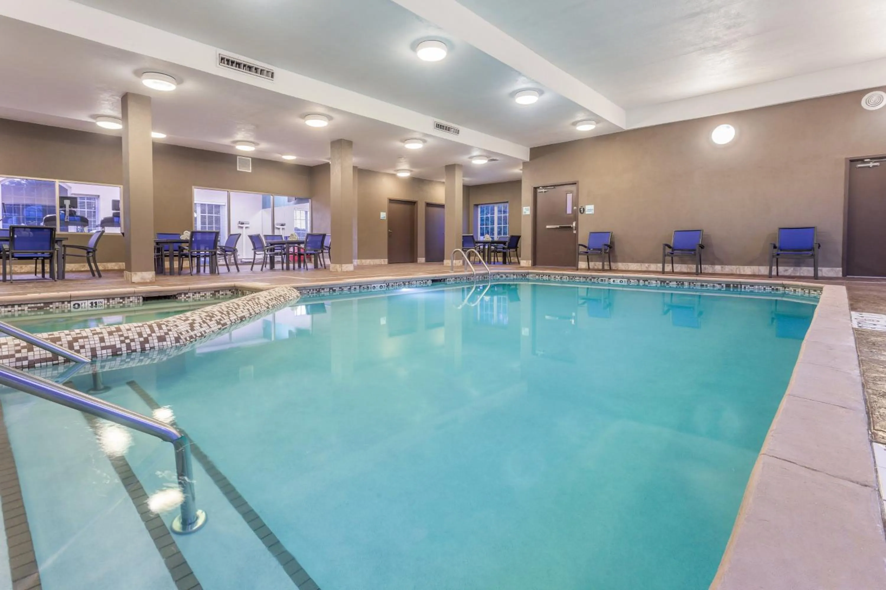 Swimming pool in Holiday Inn Express Hotel & Suites Eau Claire North by IHG