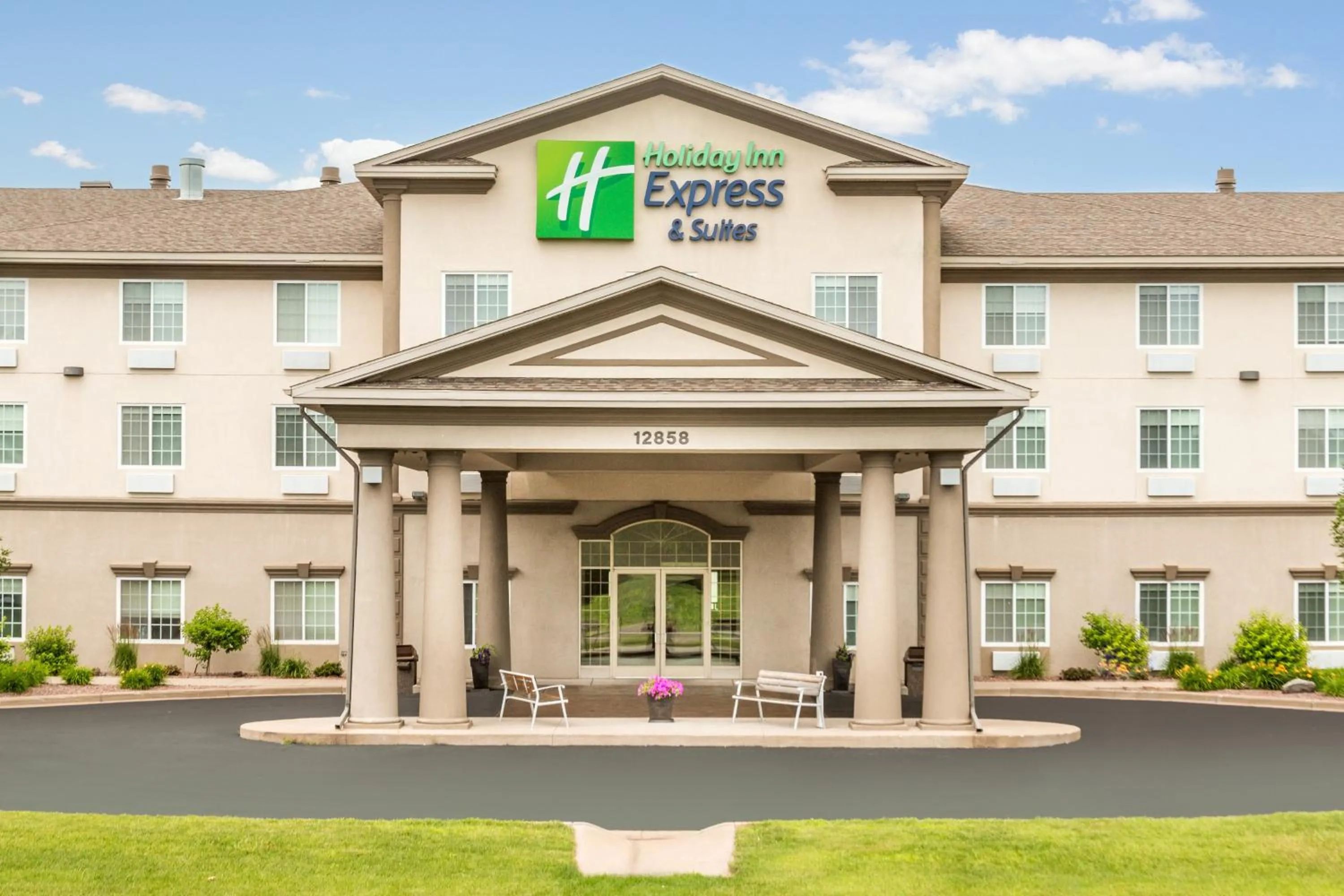 Property building in Holiday Inn Express Hotel & Suites Eau Claire North by IHG