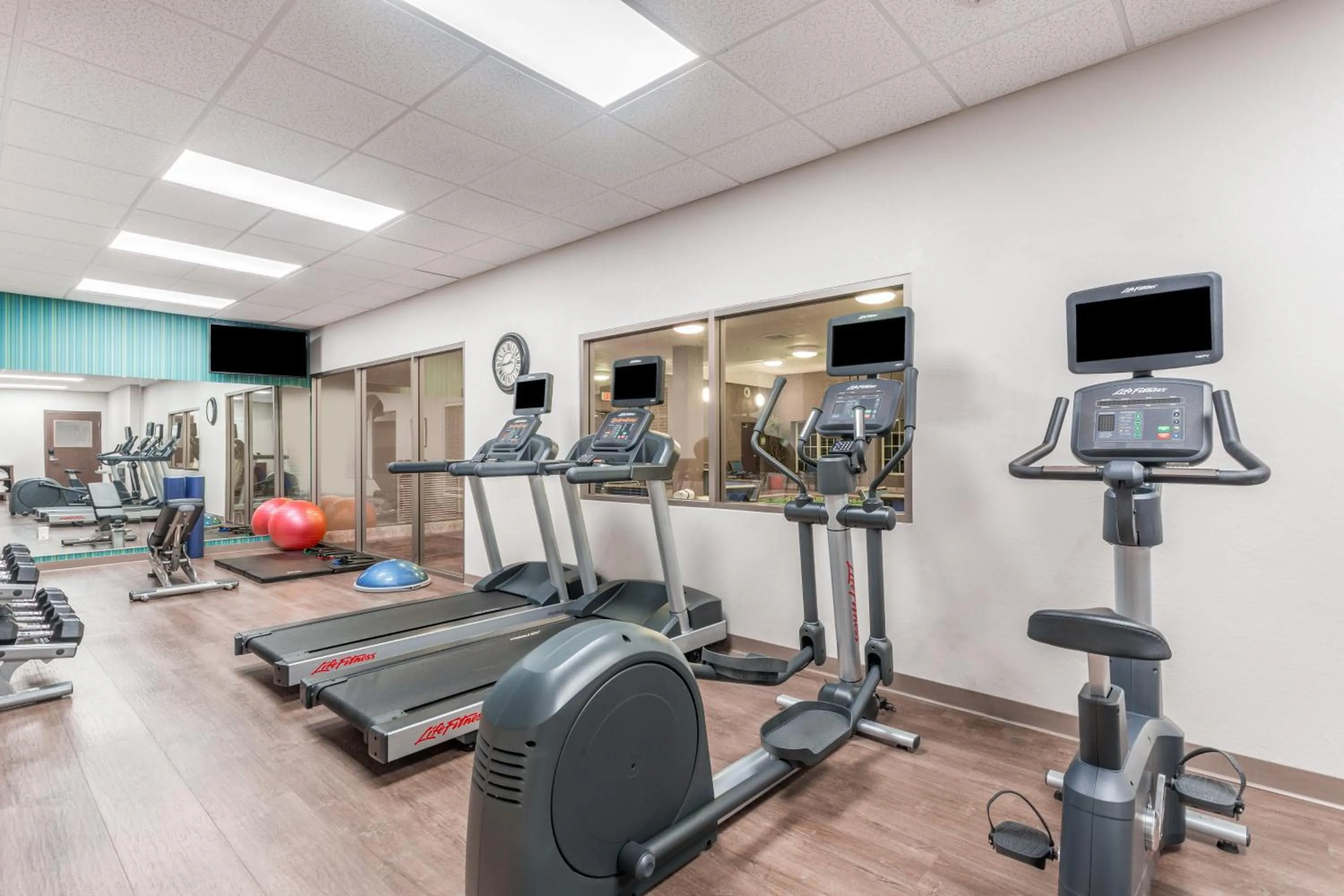 Fitness centre/facilities in Holiday Inn Express Hotel & Suites Eau Claire North by IHG