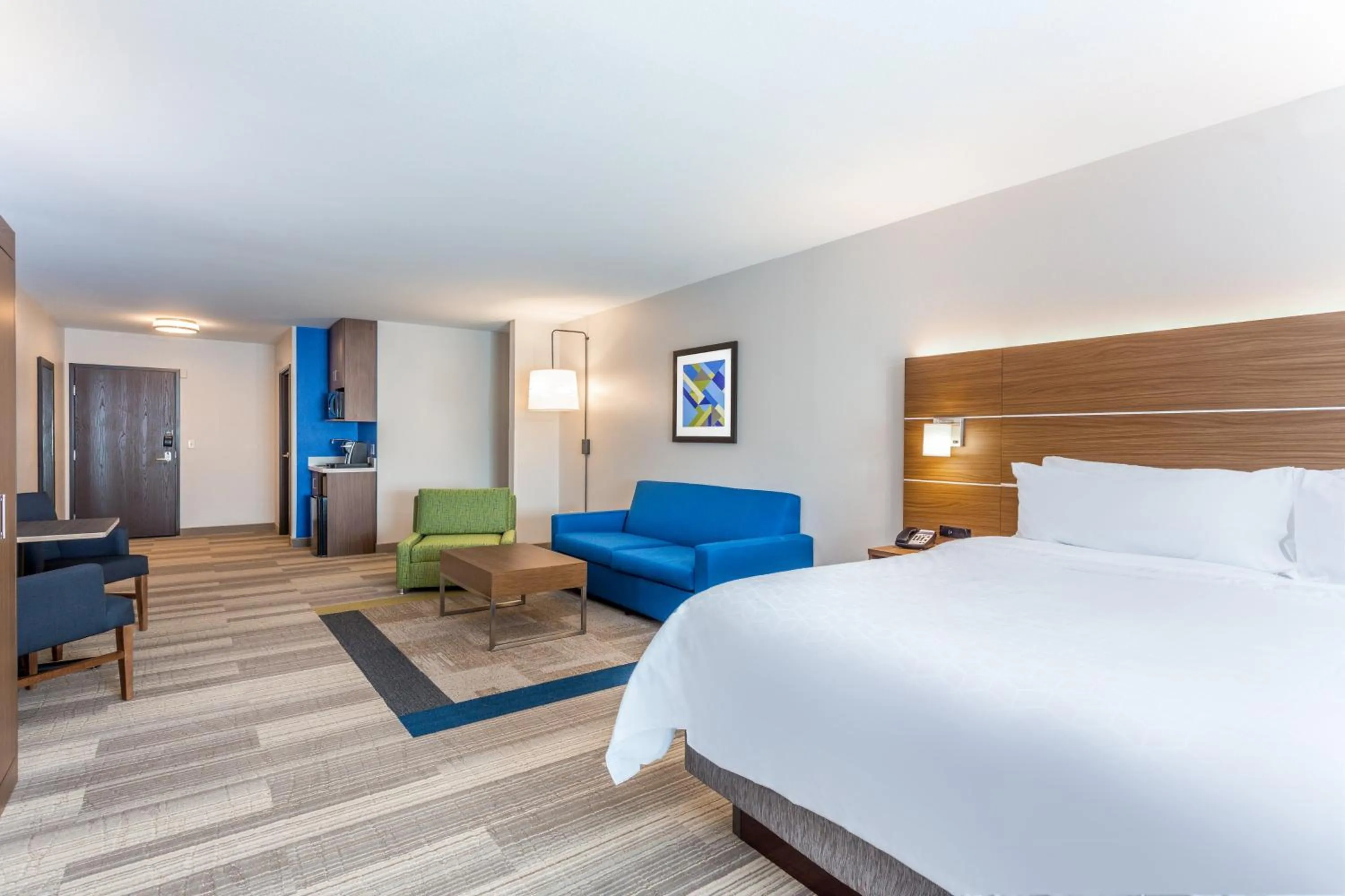 Photo of the whole room, Bed in Holiday Inn Express Hotel & Suites Eau Claire North by IHG