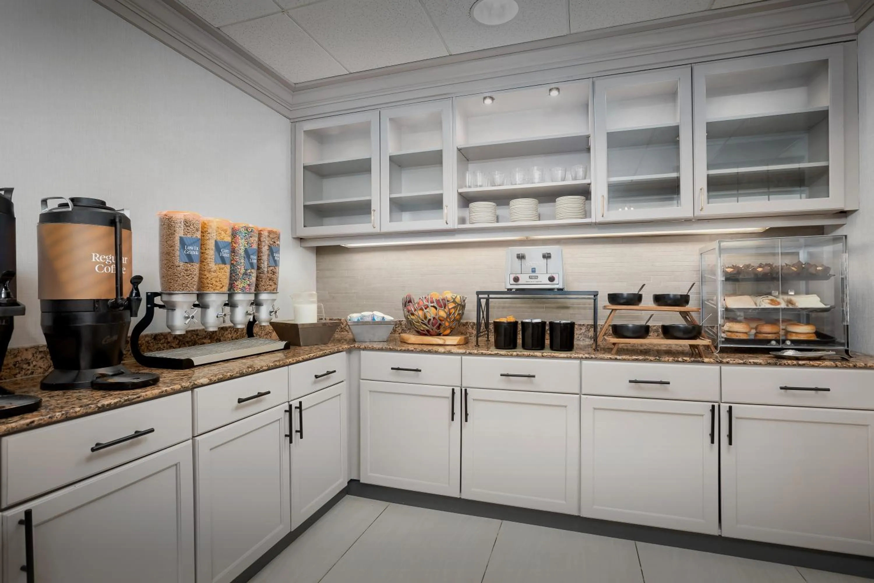 Coffee/tea facilities in Homewood Suites by Hilton Cleveland-Solon