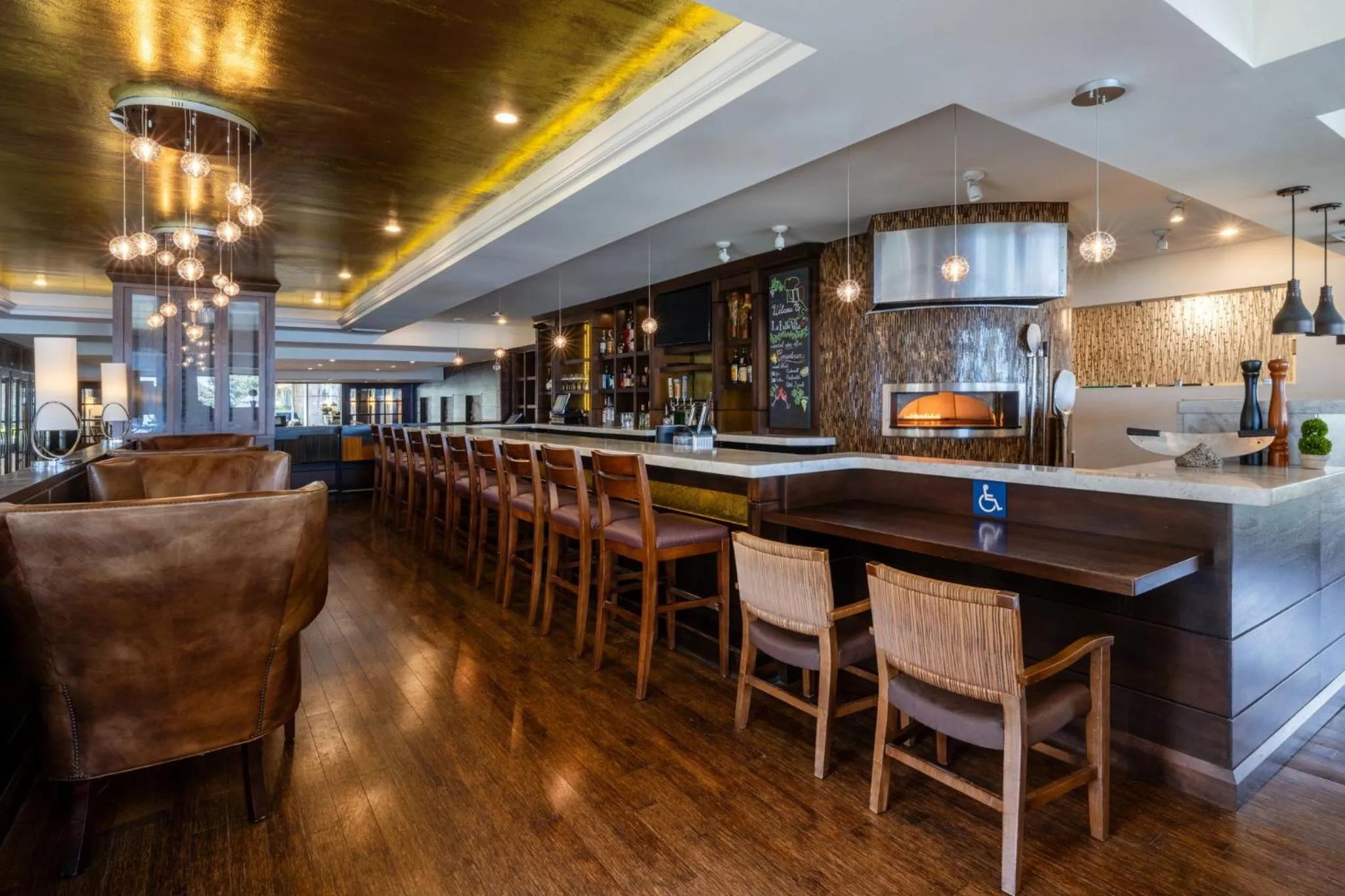 Restaurant/places to eat in Holiday Inn Bar Harbor Regency Hotel by IHG