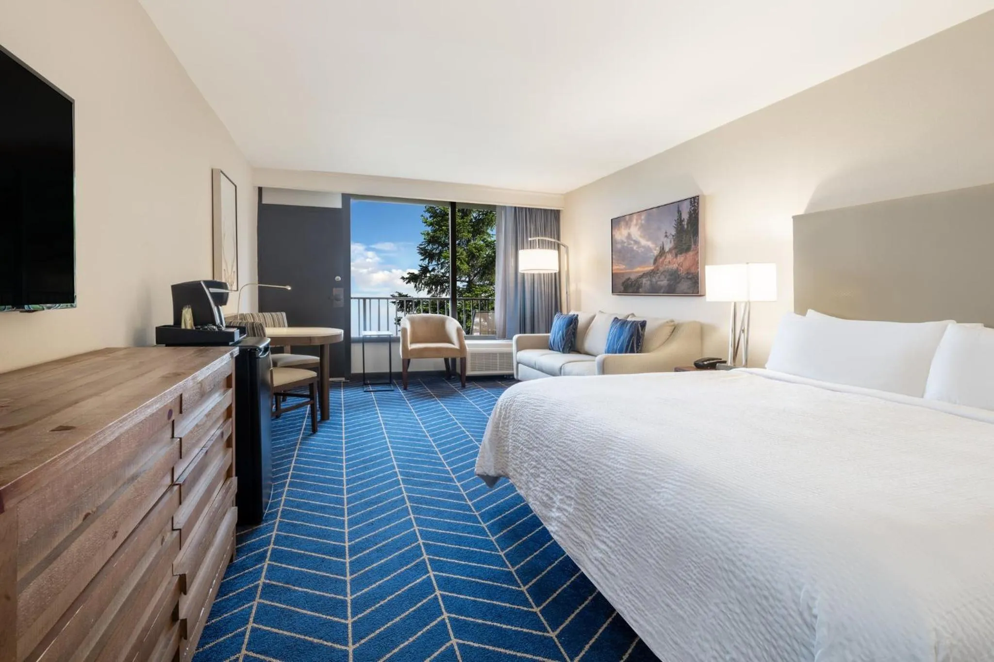 Photo of the whole room, Bed in Holiday Inn Bar Harbor Regency Hotel by IHG