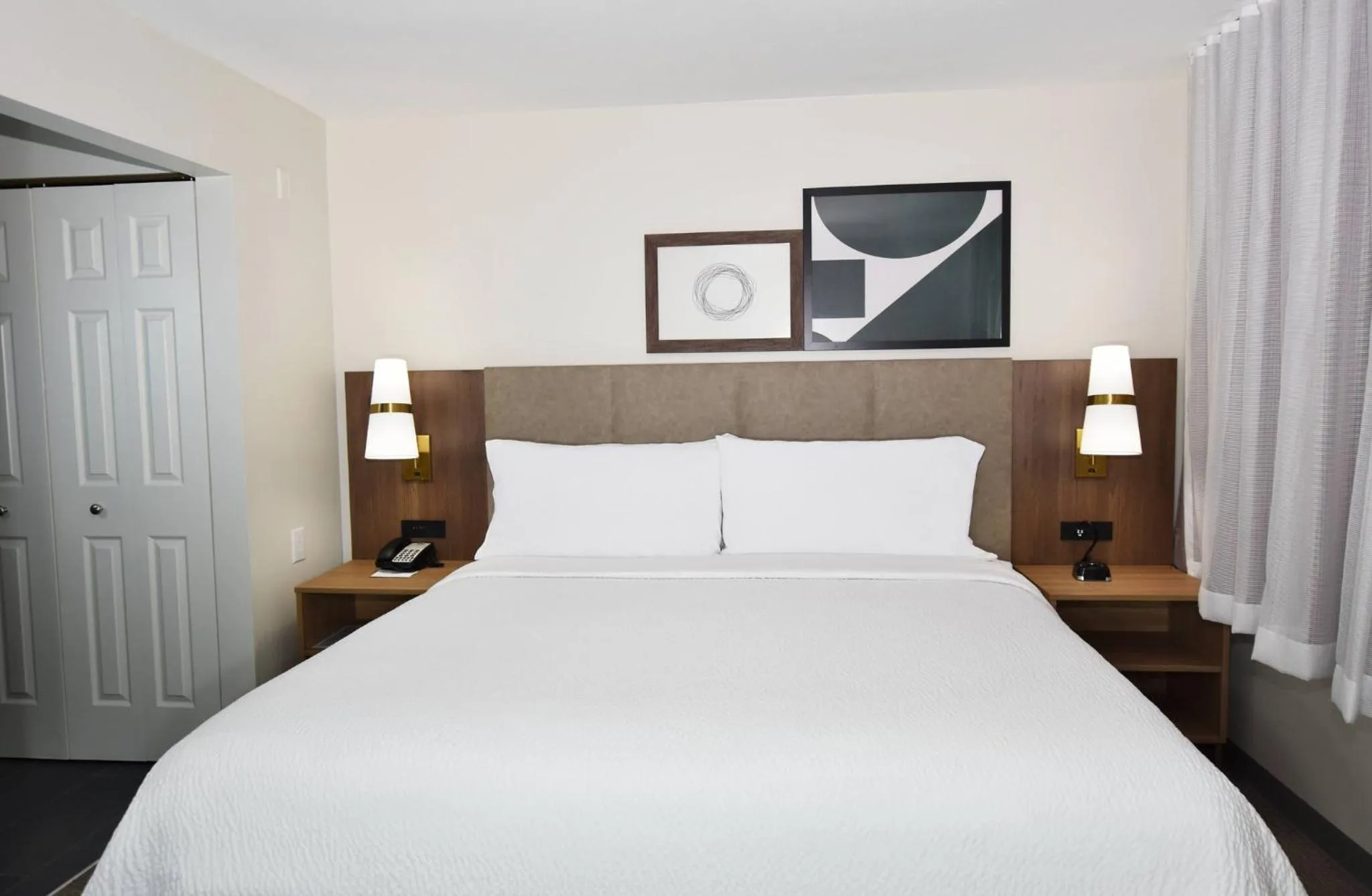 Photo of the whole room, Bed in Staybridge Suites Detroit-Novi by IHG