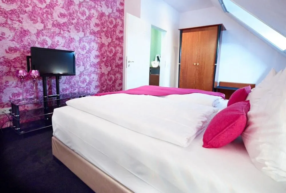 Photo of the whole room, Bed in Ressmann`s Residence