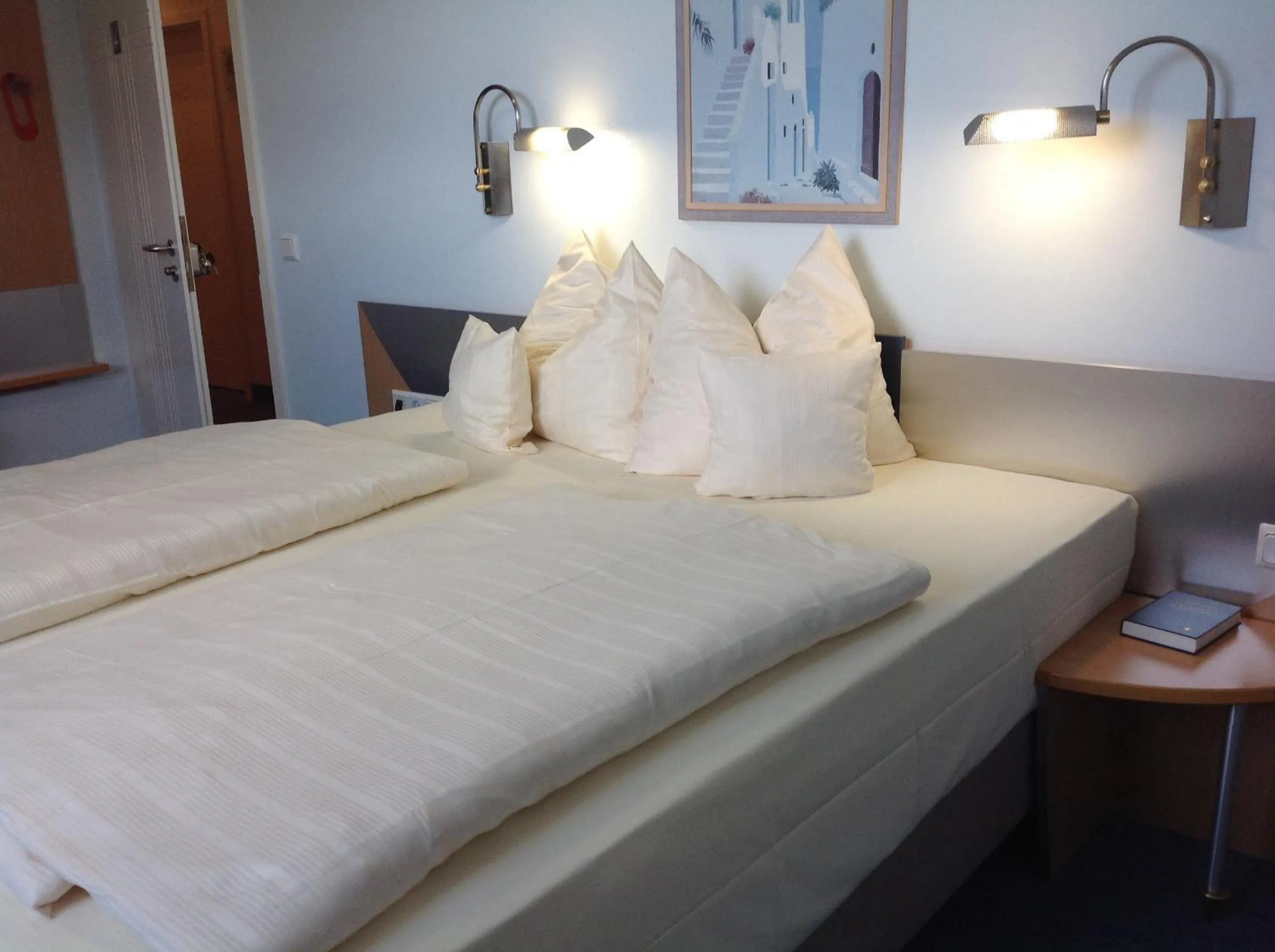 Photo of the whole room, Bed in Ressmann`s Residence