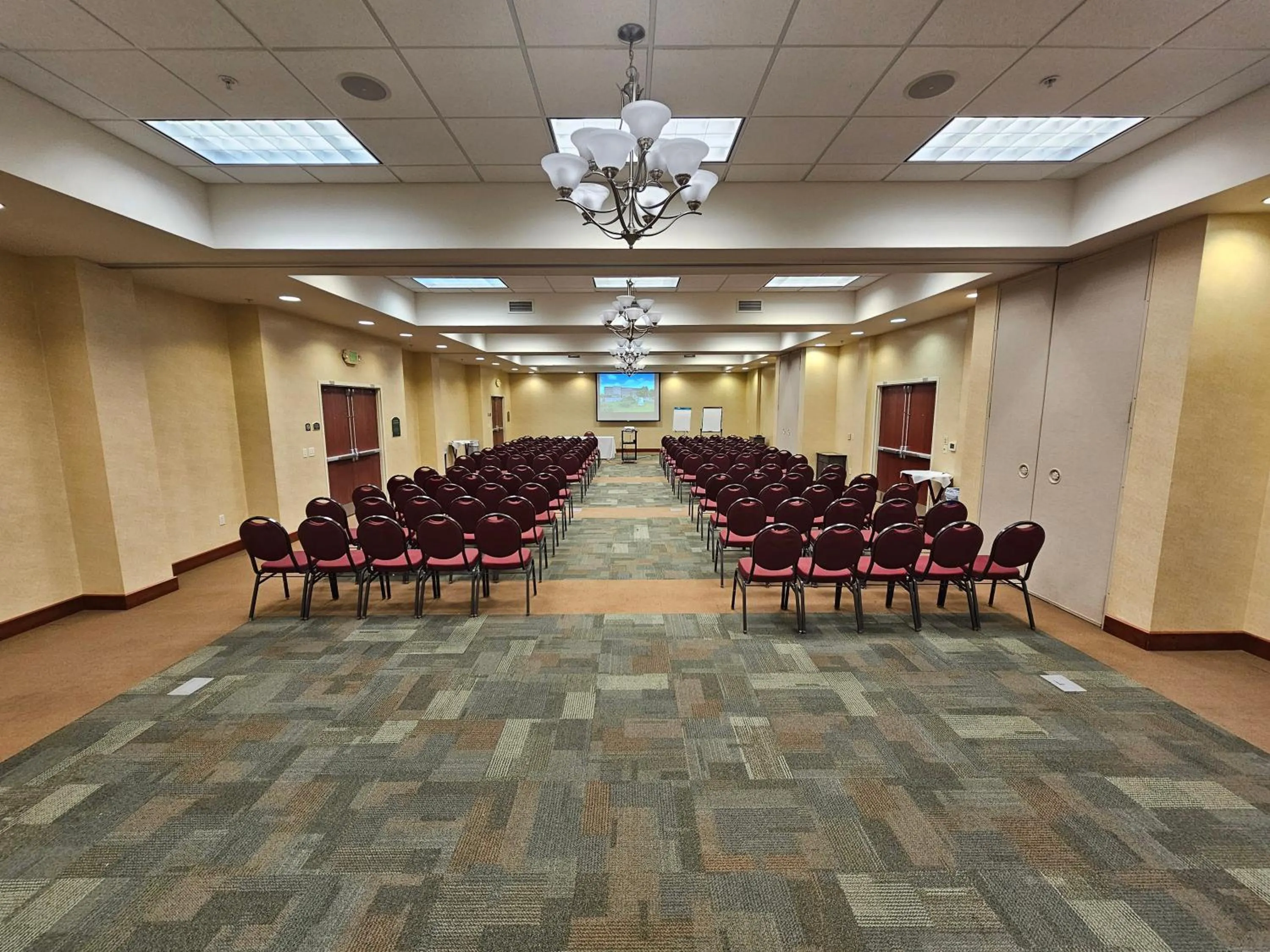 Meeting/conference room in Holiday Inn Madison at The American Center by IHG