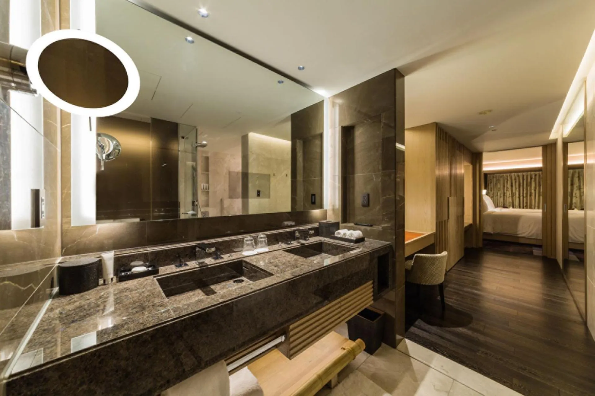 Bathroom, Bed in Four Seasons Hotel Kyoto