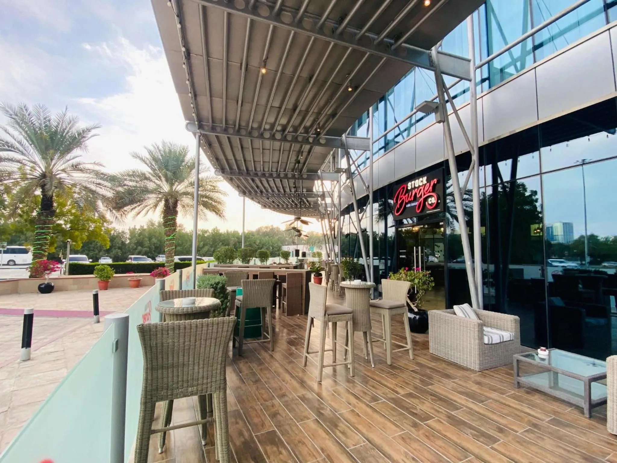 Lounge or bar in Holiday Inn Abu Dhabi by IHG