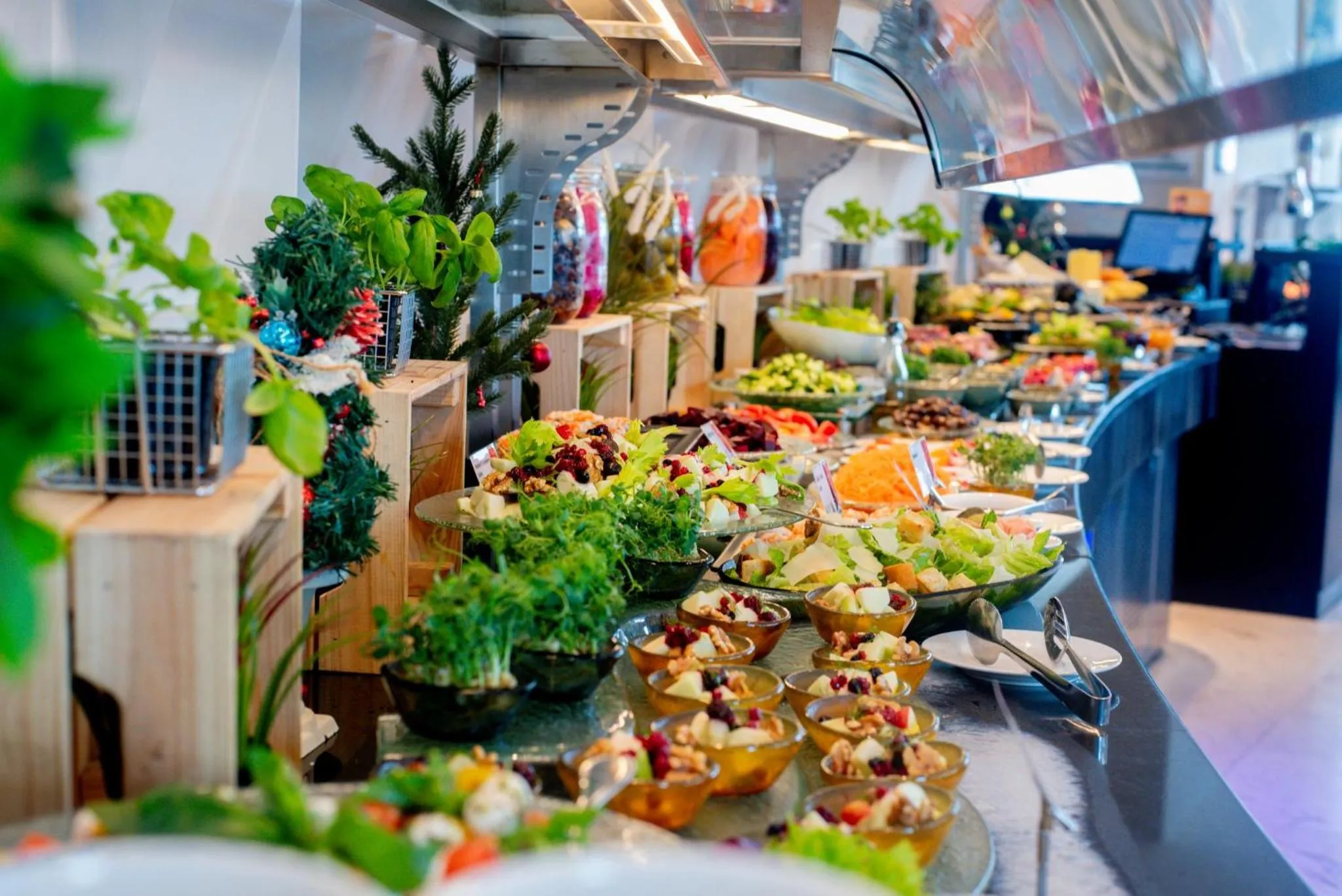 Restaurant/places to eat in Holiday Inn Abu Dhabi by IHG