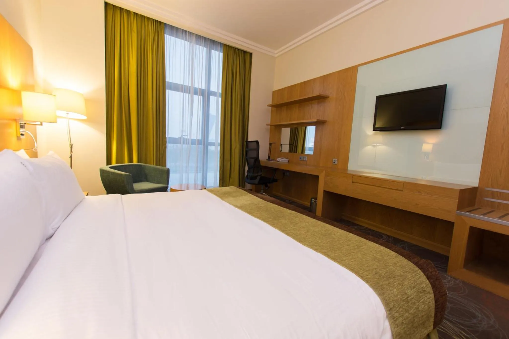 Photo of the whole room, Bed in Holiday Inn Abu Dhabi by IHG