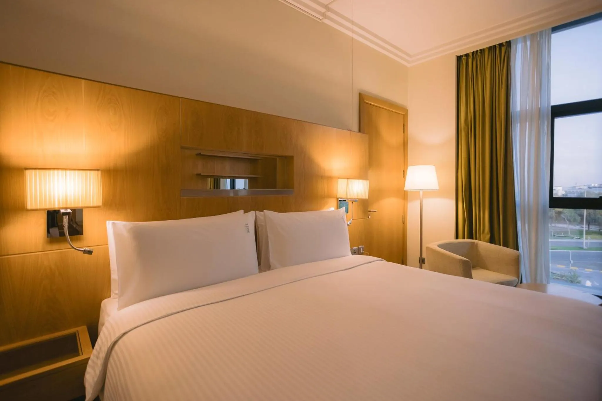 Photo of the whole room, Bed in Holiday Inn Abu Dhabi by IHG