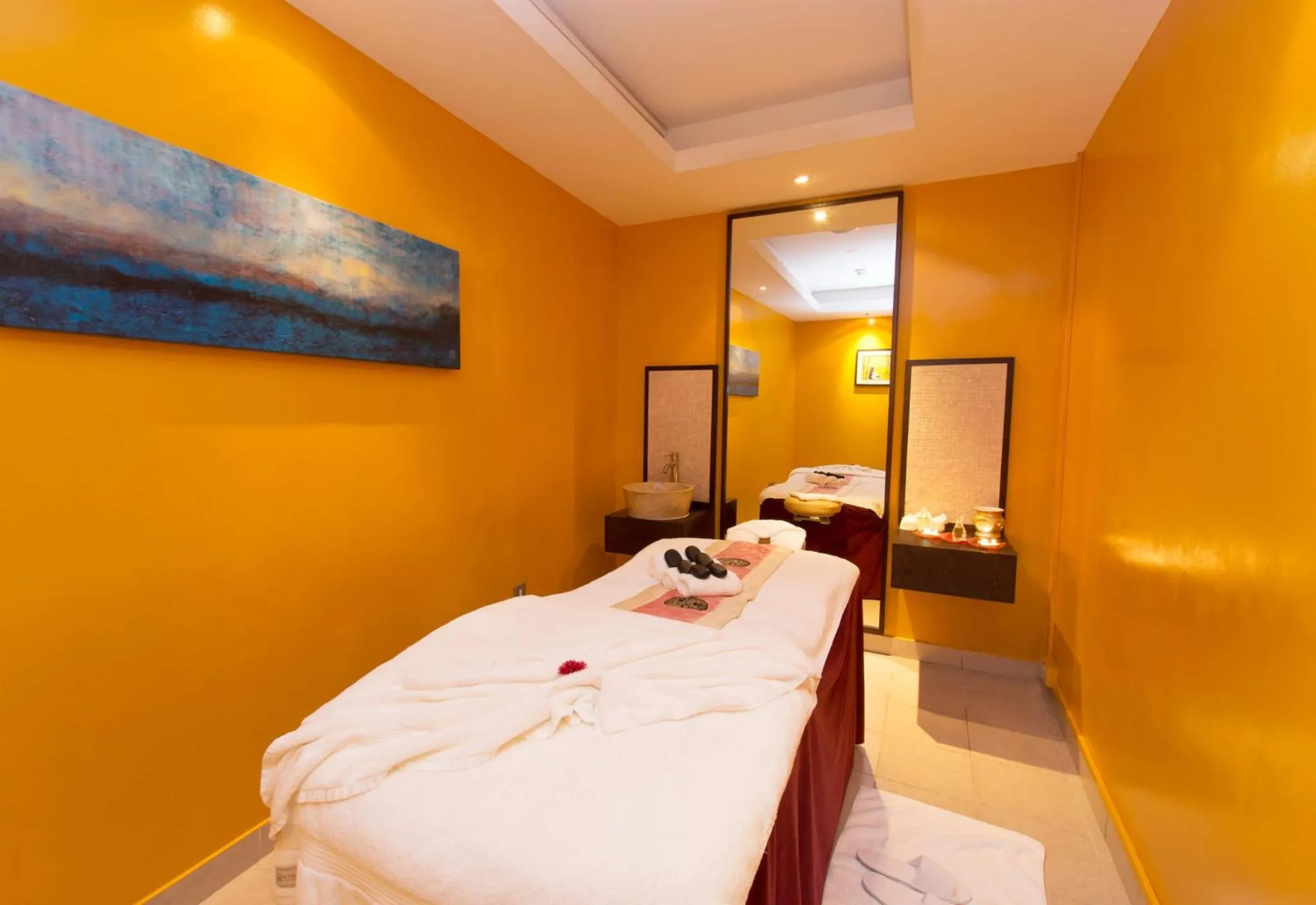 Spa and wellness centre/facilities, Bed in Holiday Inn Abu Dhabi by IHG