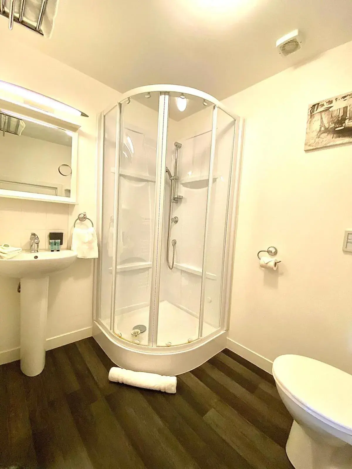 Queen Room with Garden View in Labarthe Queen Room with Garden View in Labarthe