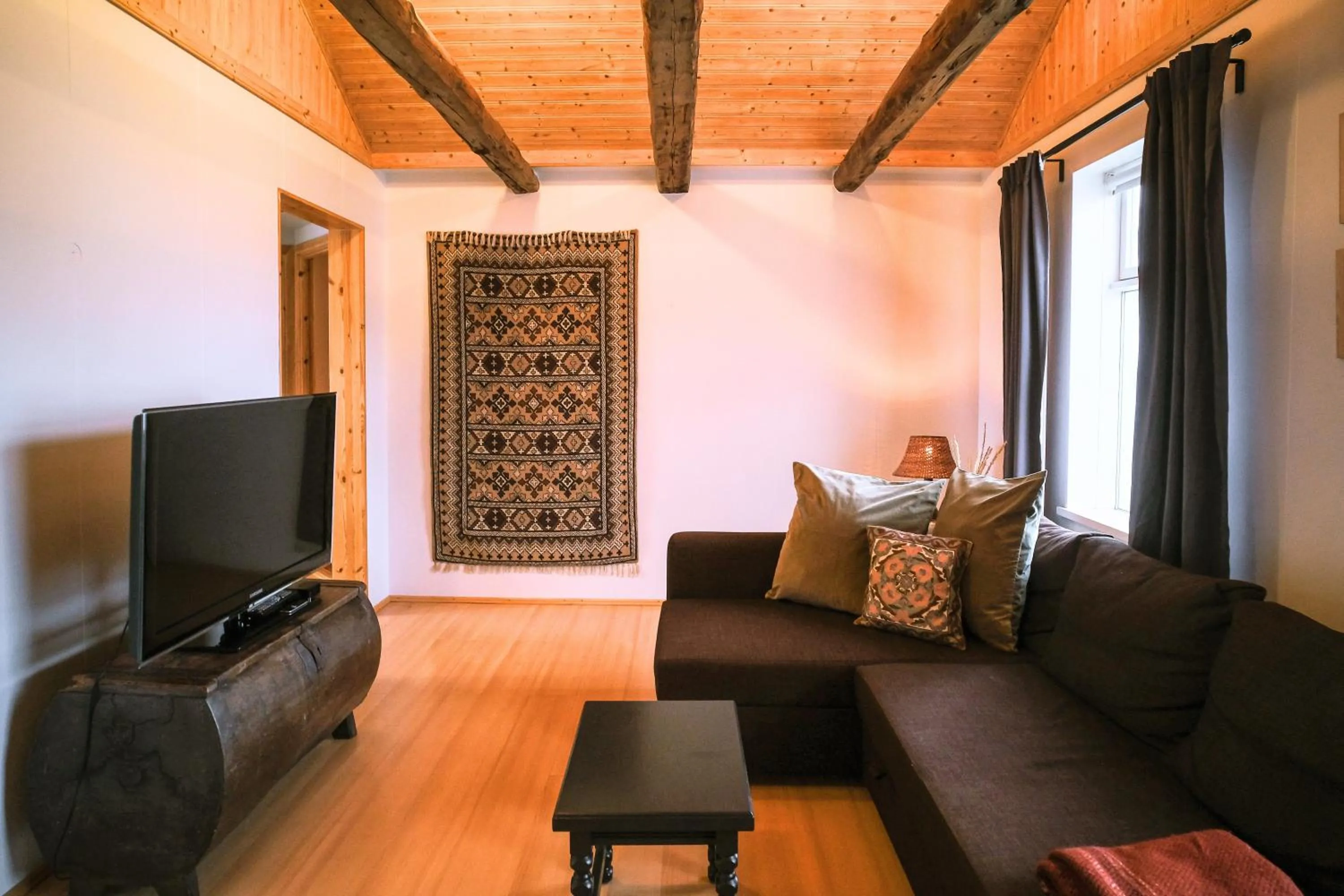 TV and multimedia in Dúlluhús - Apartments by Aldan