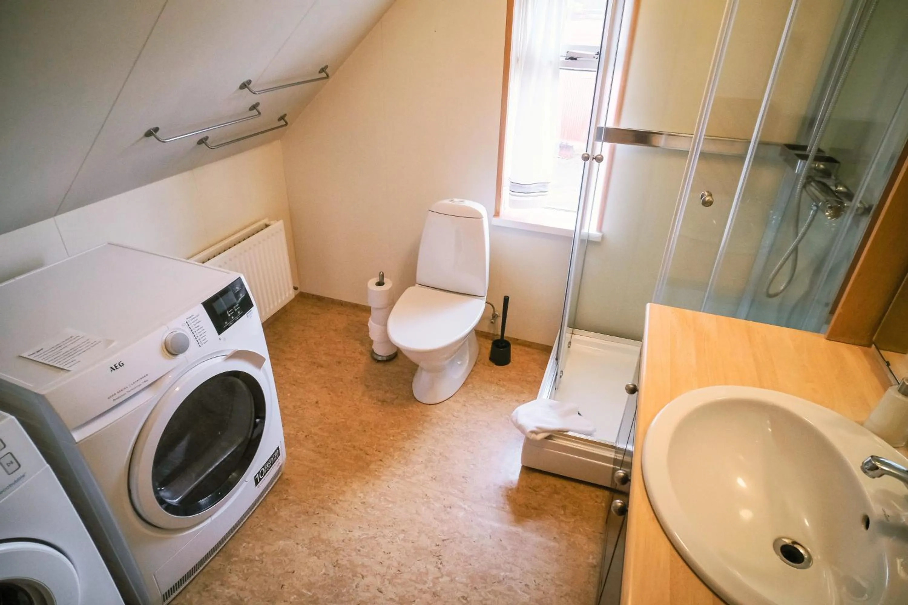 Toilet in Dúlluhús - Apartments by Aldan