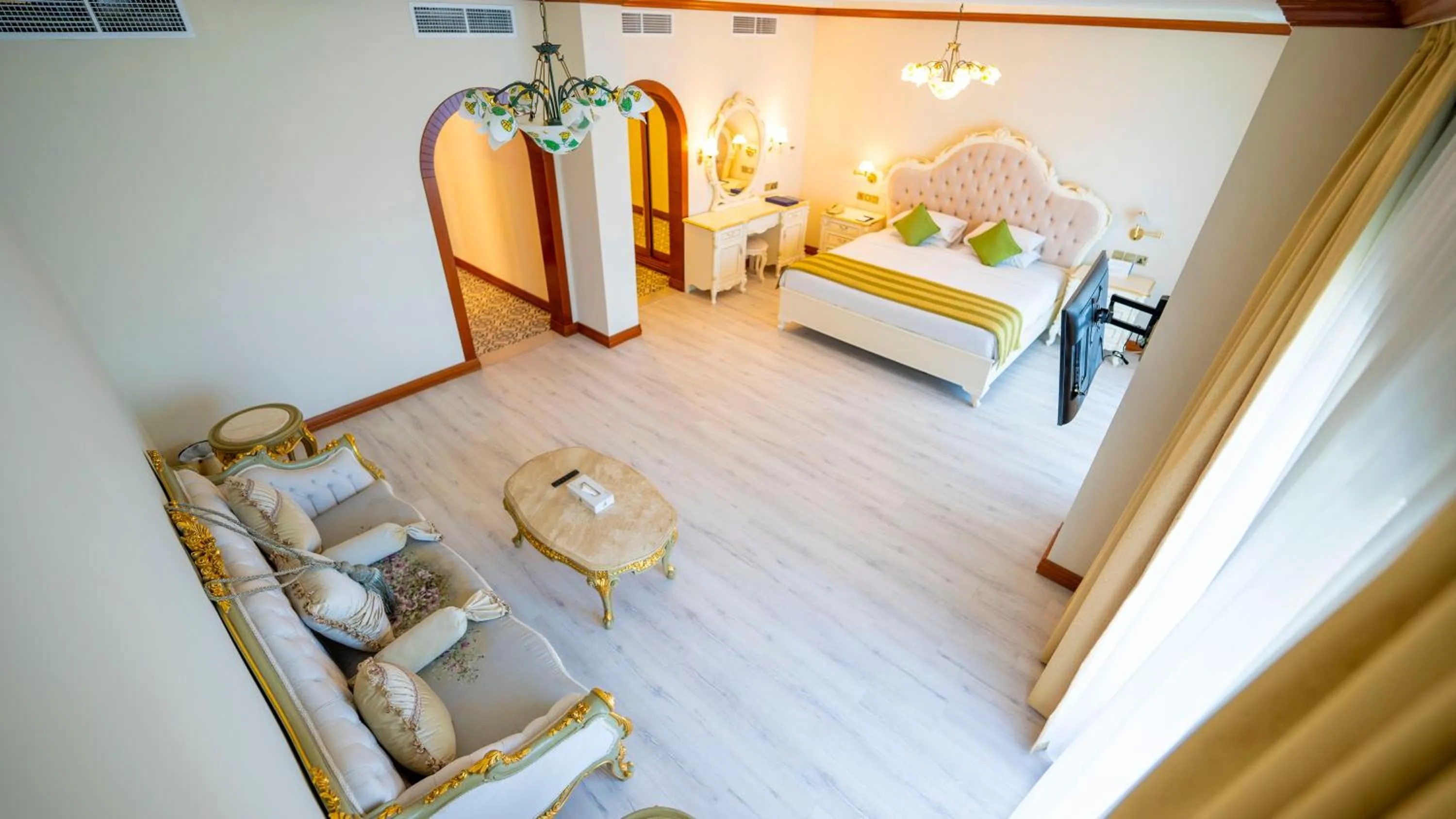 Bedroom, Bed in Riviera Hotel