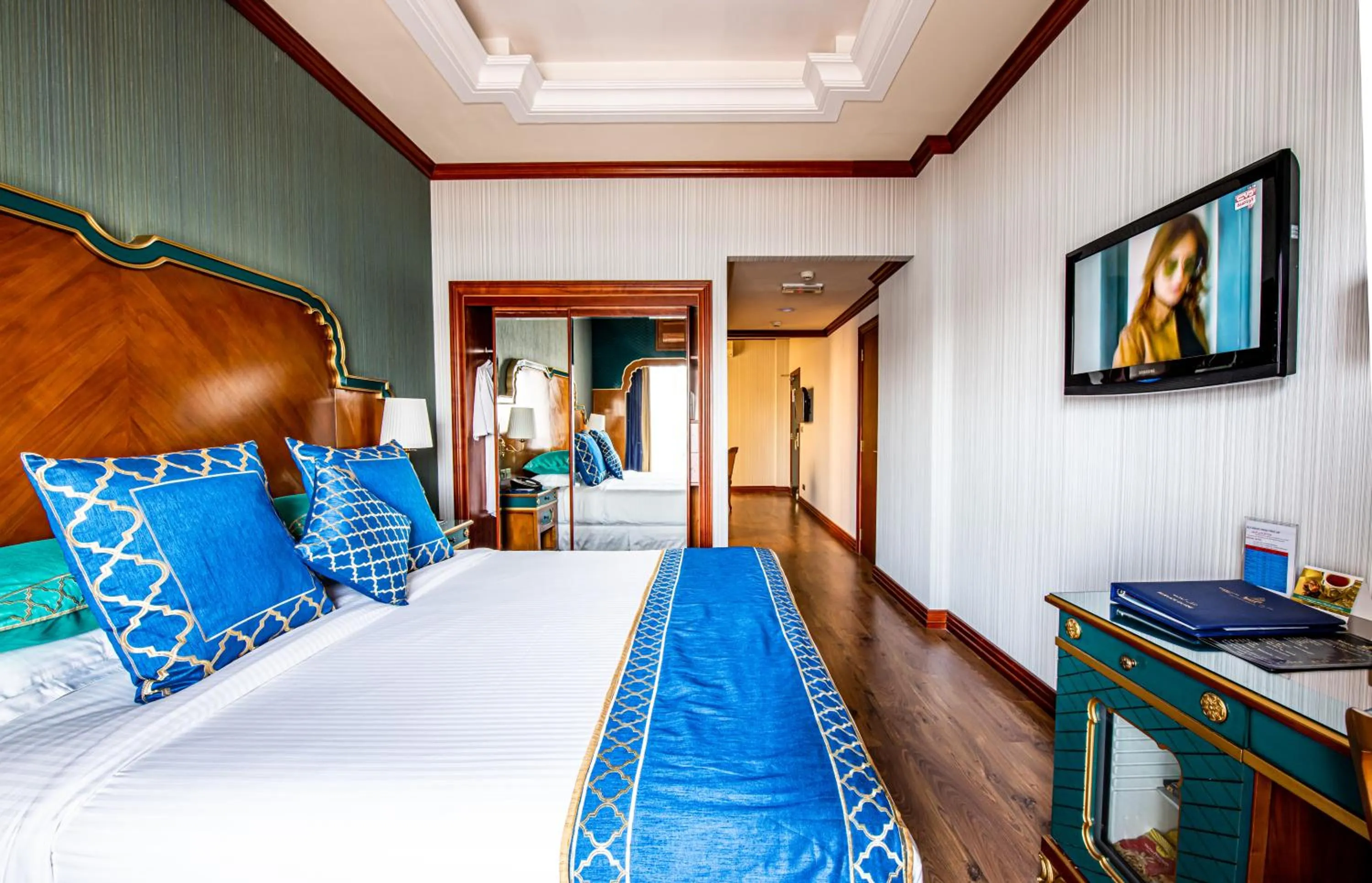 Bedroom, Bed in Riviera Hotel