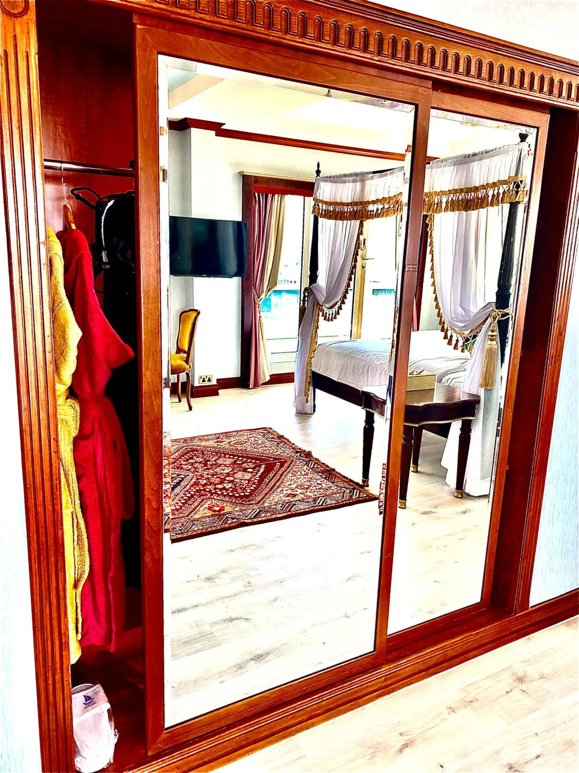 wardrobe, Bed in Riviera Hotel