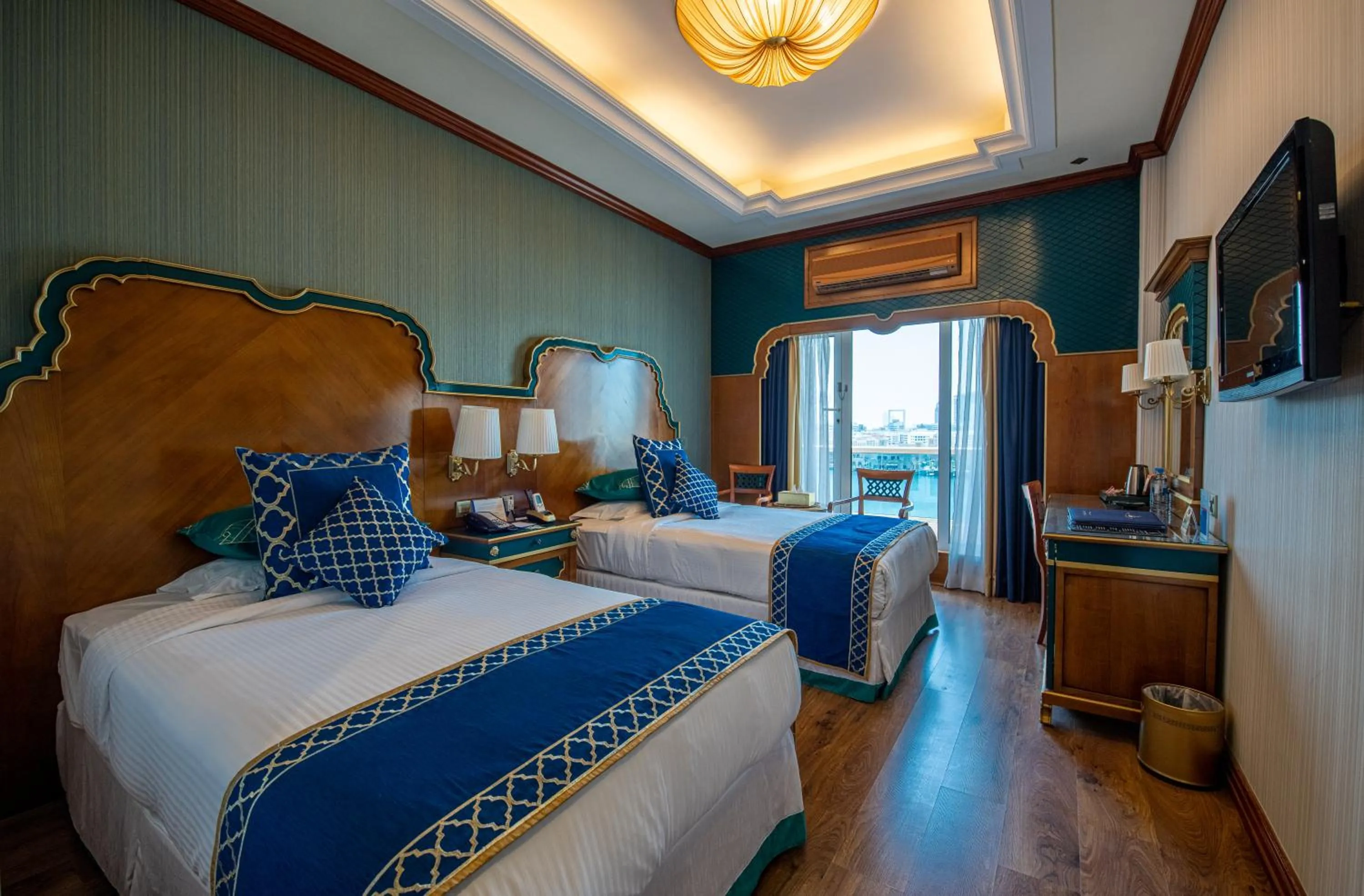 View (from property/room), Bed in Riviera Hotel